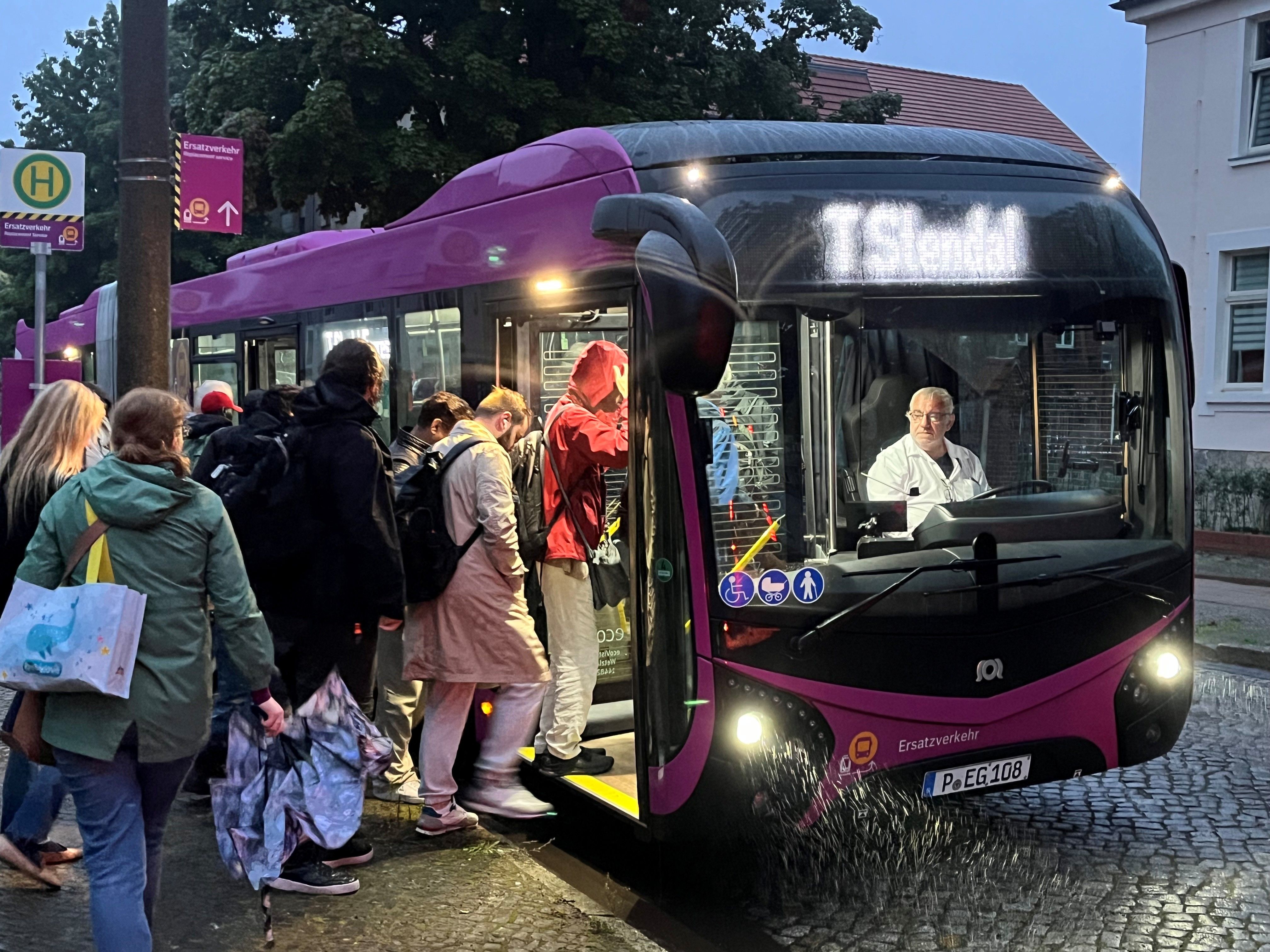 Image - Pendlerfrust in Brandenburg: So soll der Mega-SEV verbessert werden