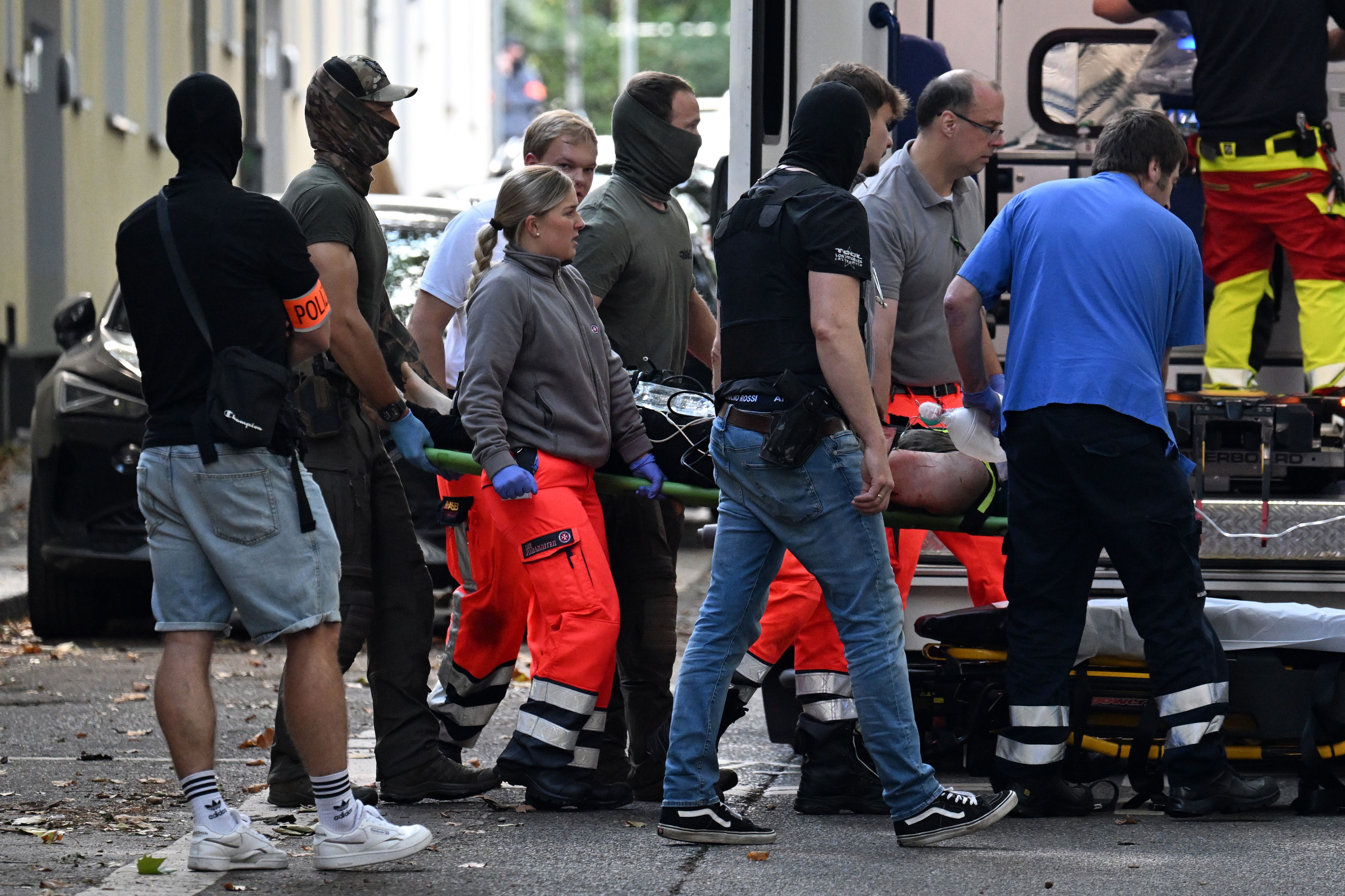 Schul-Amok in Essen: Kosovare (17) sticht Lehrerin nieder, die Festnahme im Video!