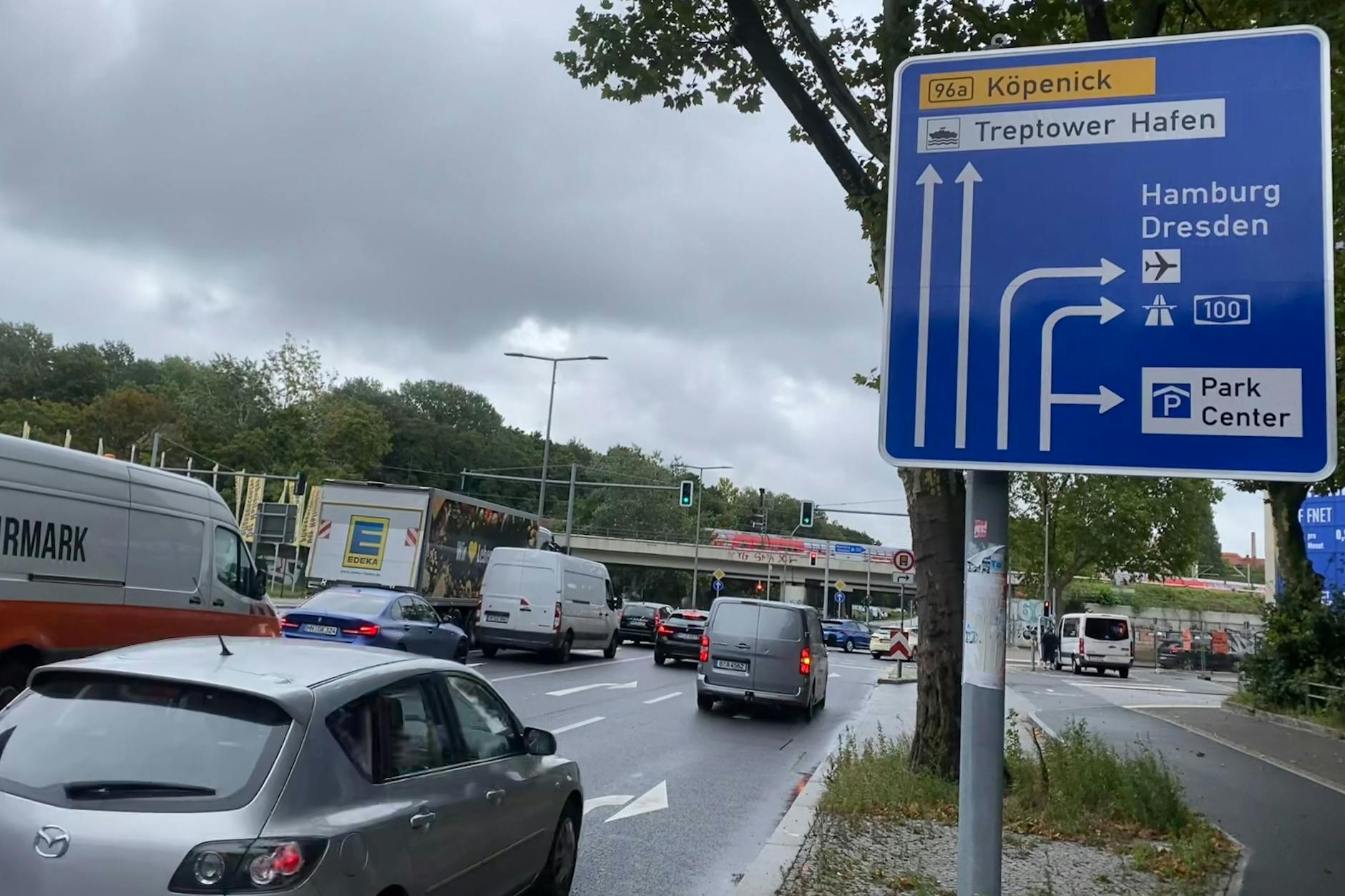 Seit dem 27. August 2025 in Betrieb: An der Anschlussstelle Am Treptower Park neben dem Park Center Treptow beginnt die neue Autobahn A100 nach Neukölln.