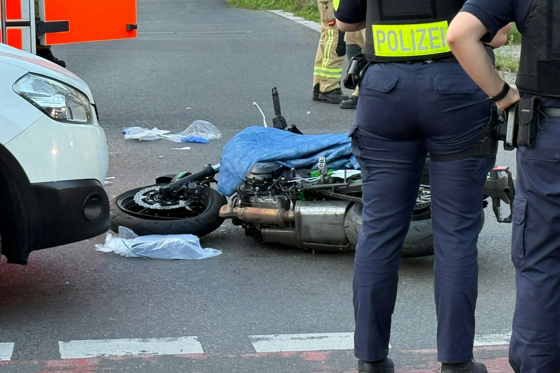 Ein 33-jähriger Motorradfahrer stürzte auf der Radelandstraße in Berlin-Hakenfelde (Spandau).