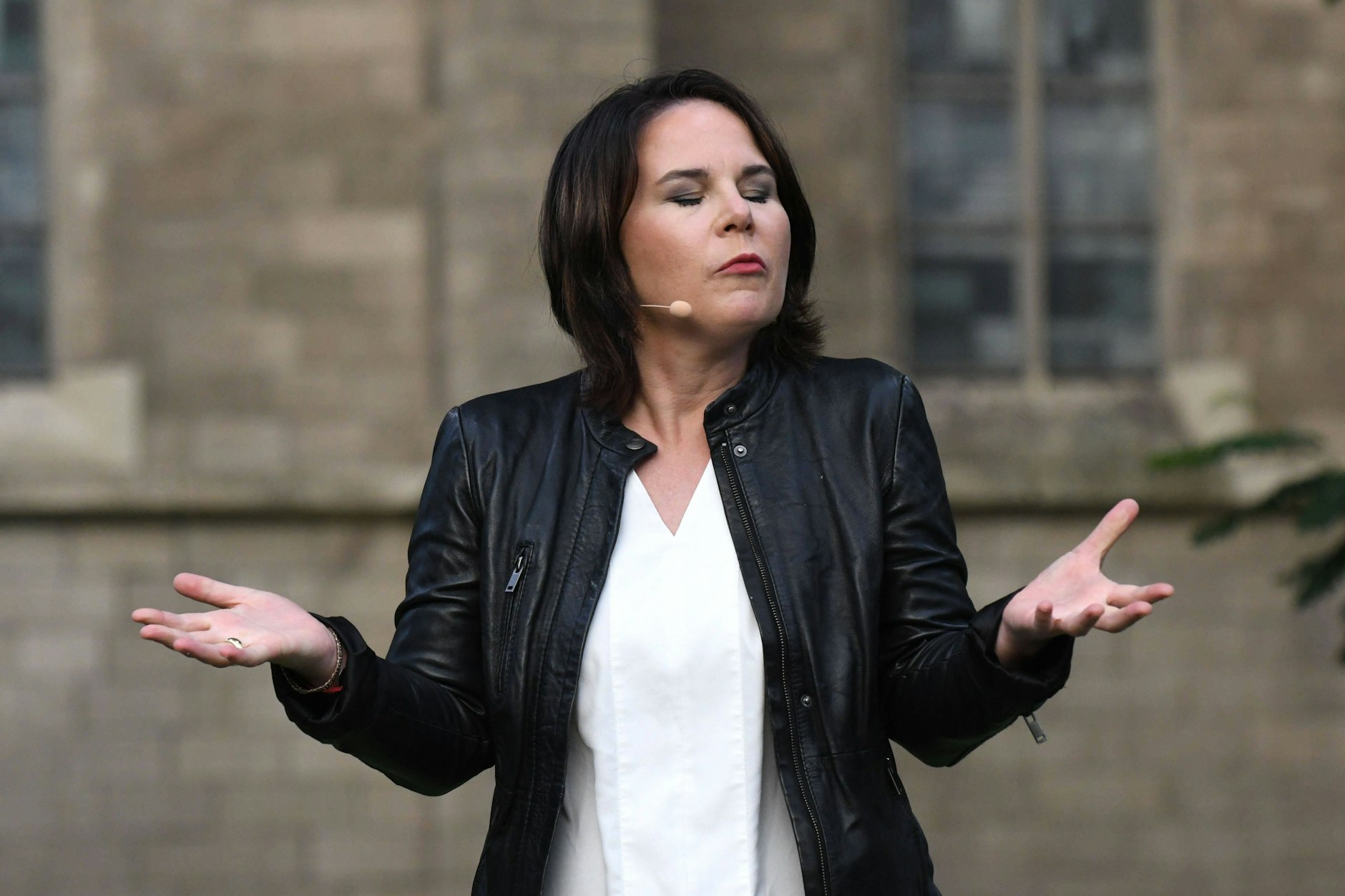 Strebsam und zielorientiert, wenn’s sein muss auch unter Einsatz ihrer Ellenbogen: Annalena Baerbock.