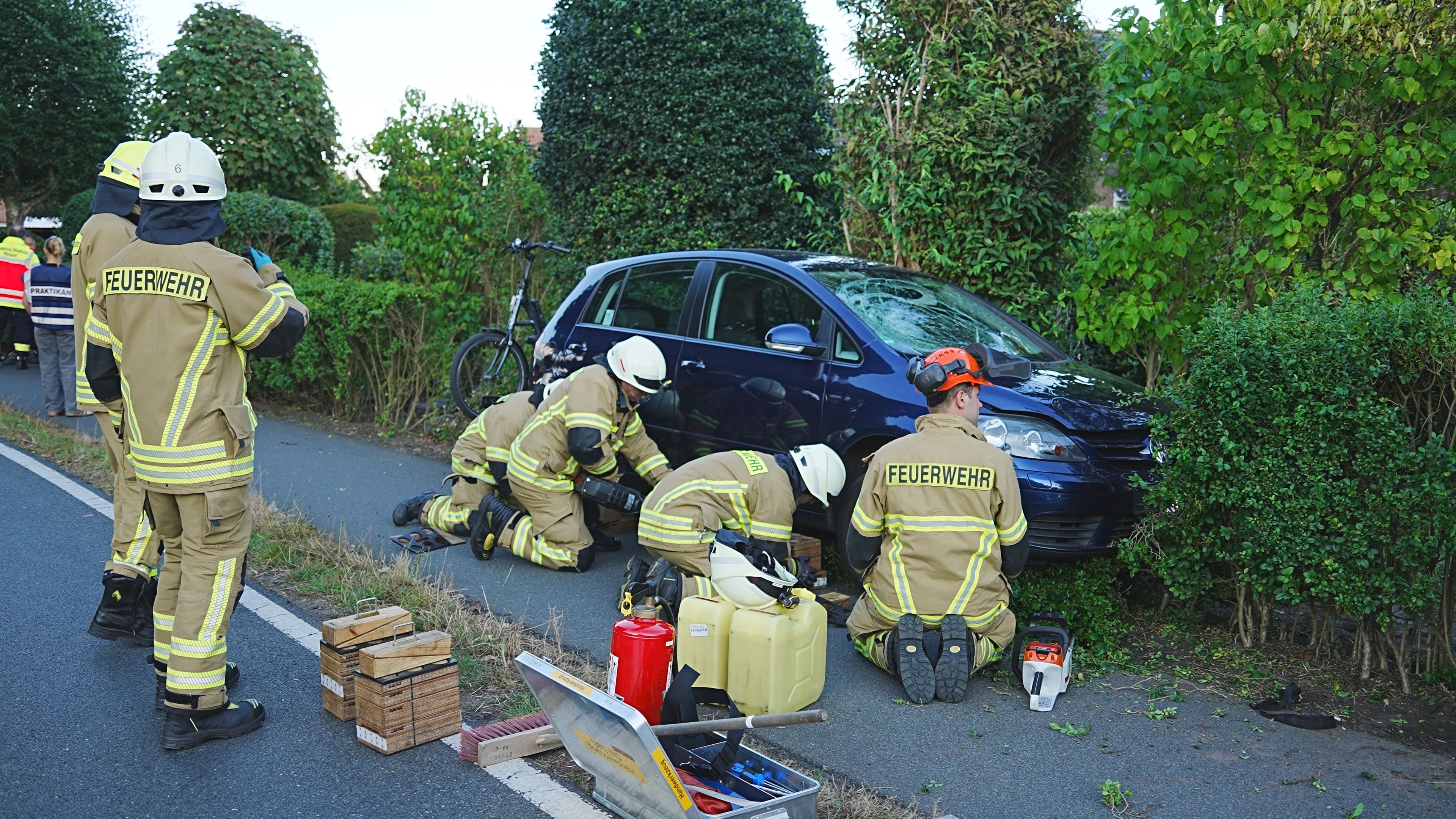 Image - Dramatische Szenen: Auto erfasst Mutter mit Kindern auf Gehweg