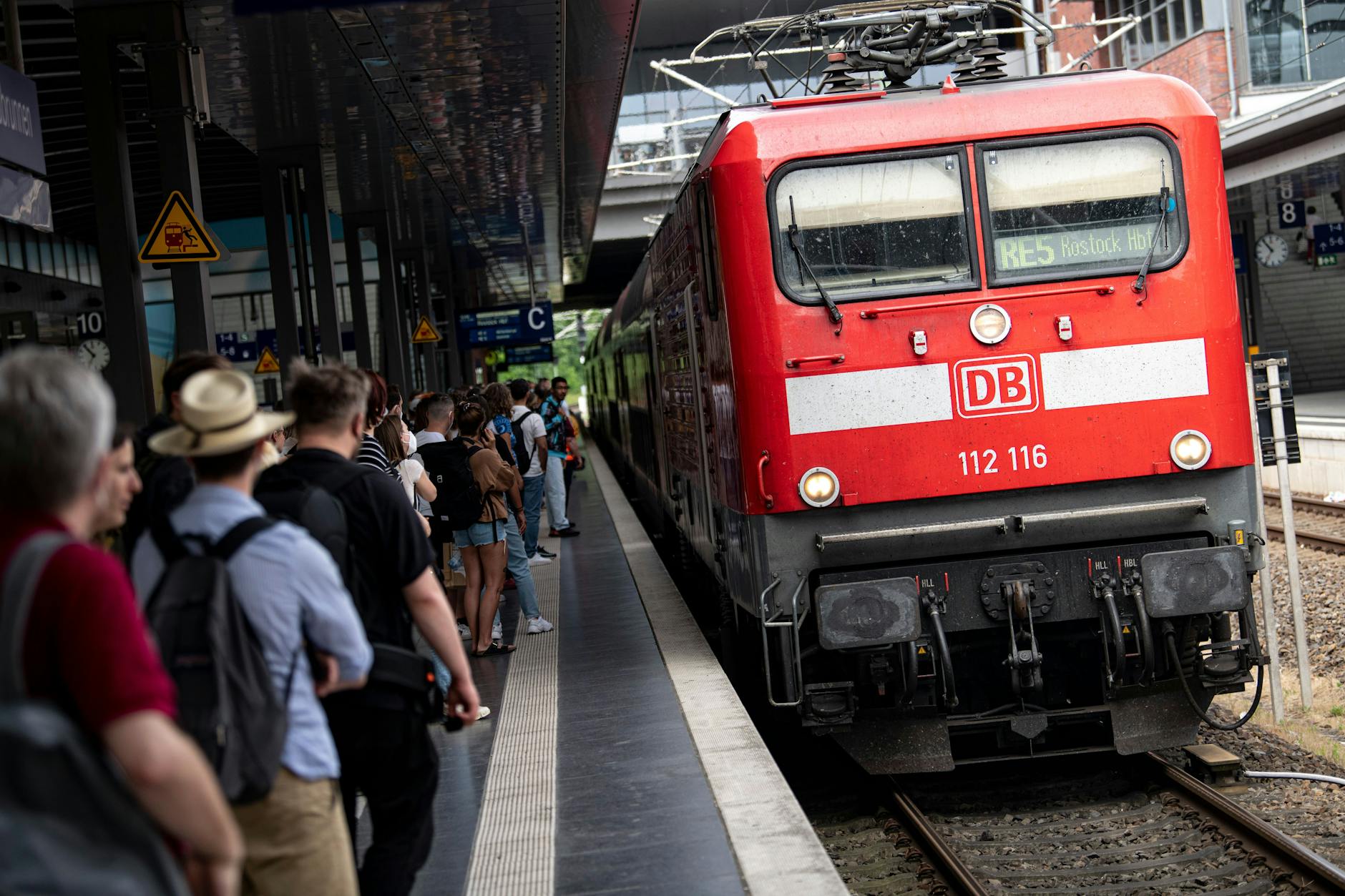 Am schlechtesten Banhof Europas in Berlin müssen Reisende mit durchschnittlich 10,83 Minuten Wartezeit am Bahnsteig rechnen. 42 Prozent der Züge haben Verspätung.