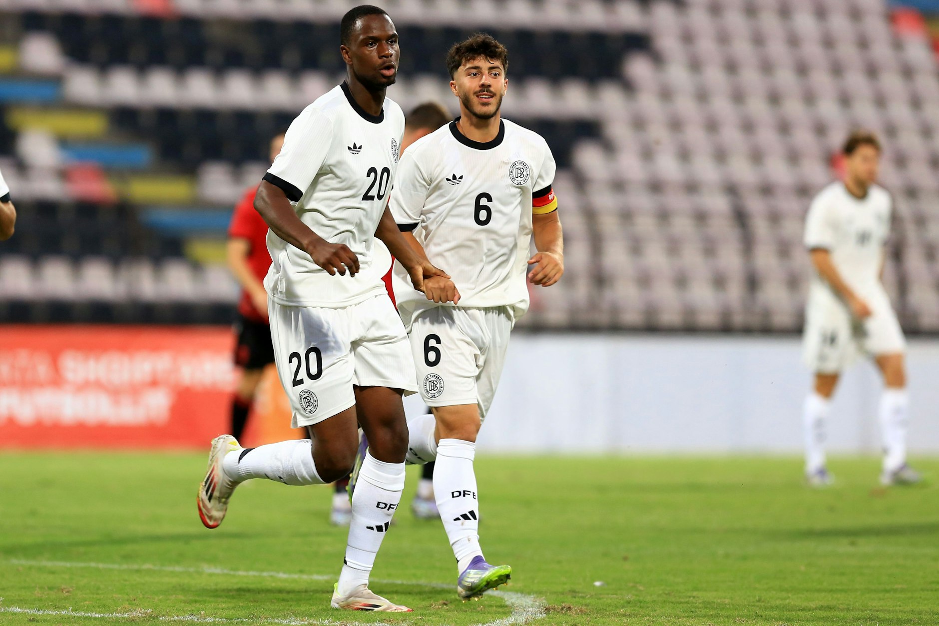 Ilyas Ansah (l.) kommt auch ohne Jubel aus. Gerade hat der Stürmer des 1. FC Union das 1:0 für die U21 im Test in Albanien geschossen.