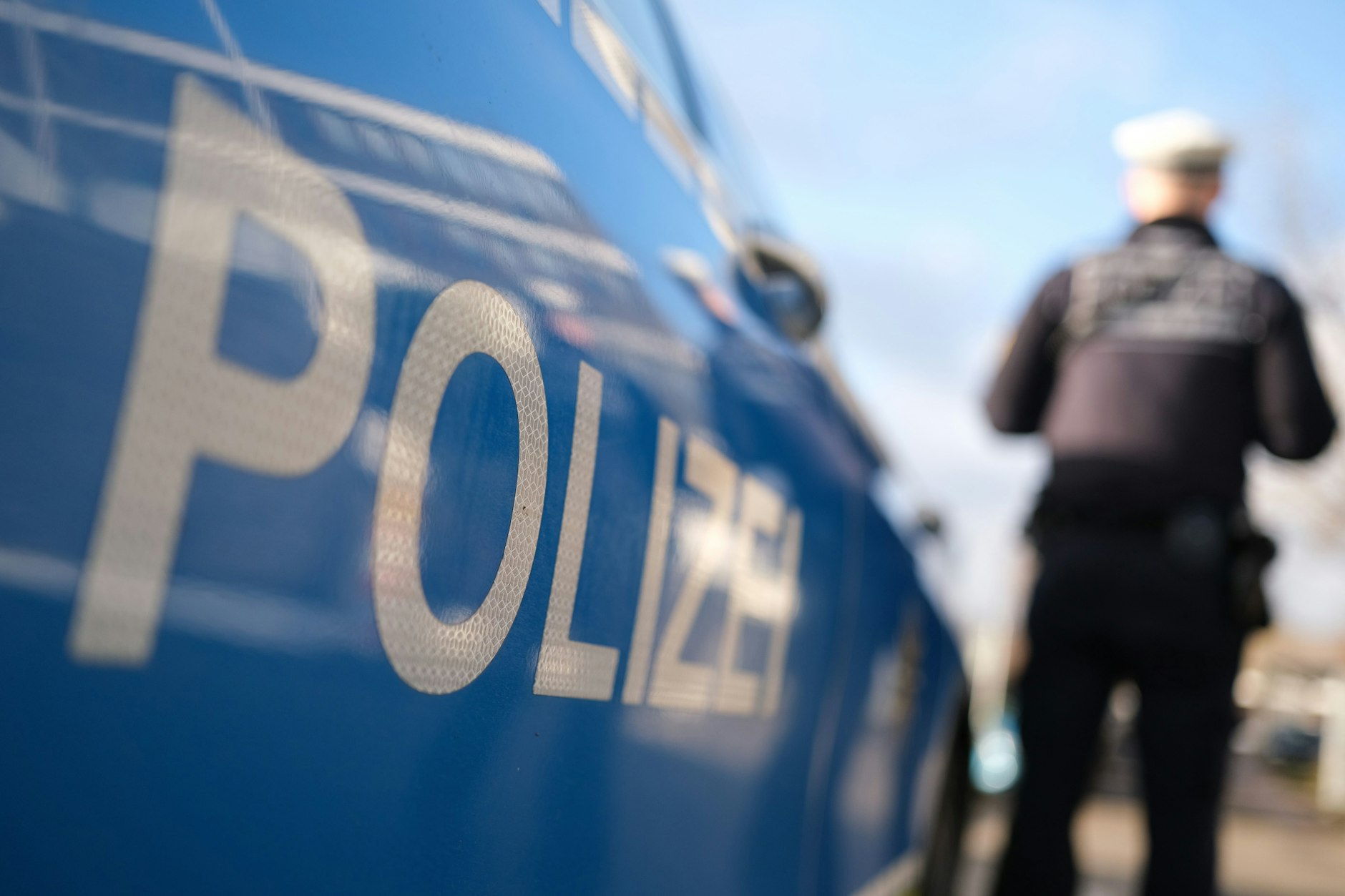 Polizisten kontrollierten den Fahrer aus Polen auf einem Autobahn-Parkplatz.