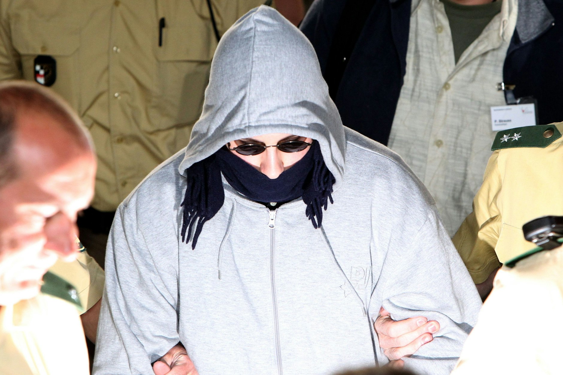 Der wegen versuchten Mordes angeklagte Amokläufer Georg R. wird 2010 zum Prozesstermin gebracht.