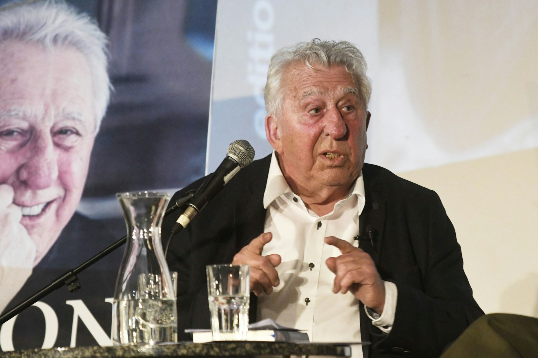 Egon Krenz stellte am 26. Juni 2025 im Kino Babylon den dritten Band seiner Erinnerungen mit dem Titel „Verlust und Erwartung“ vor.