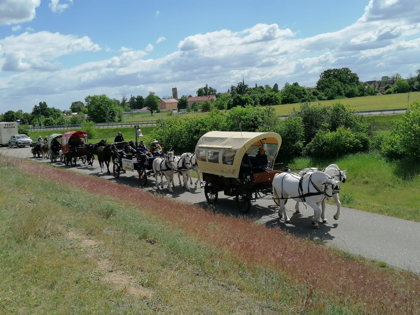 Image - Friedenstreck: Planwagen-Reise nach Jerusalem strandet in der Türkei