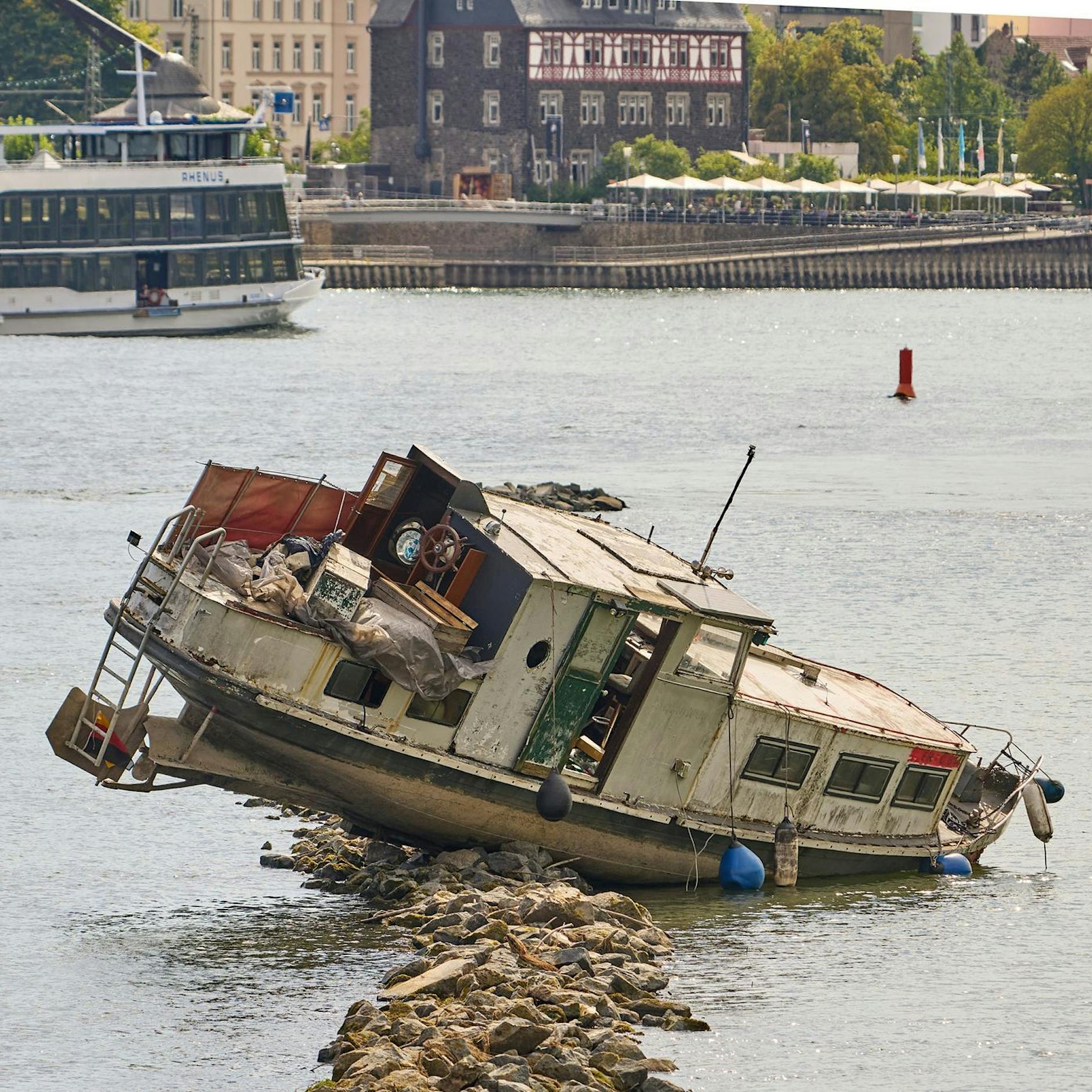 Berliner Boot am Rhein gestrandet: Jetzt spricht der Unglücks-Kapitän!