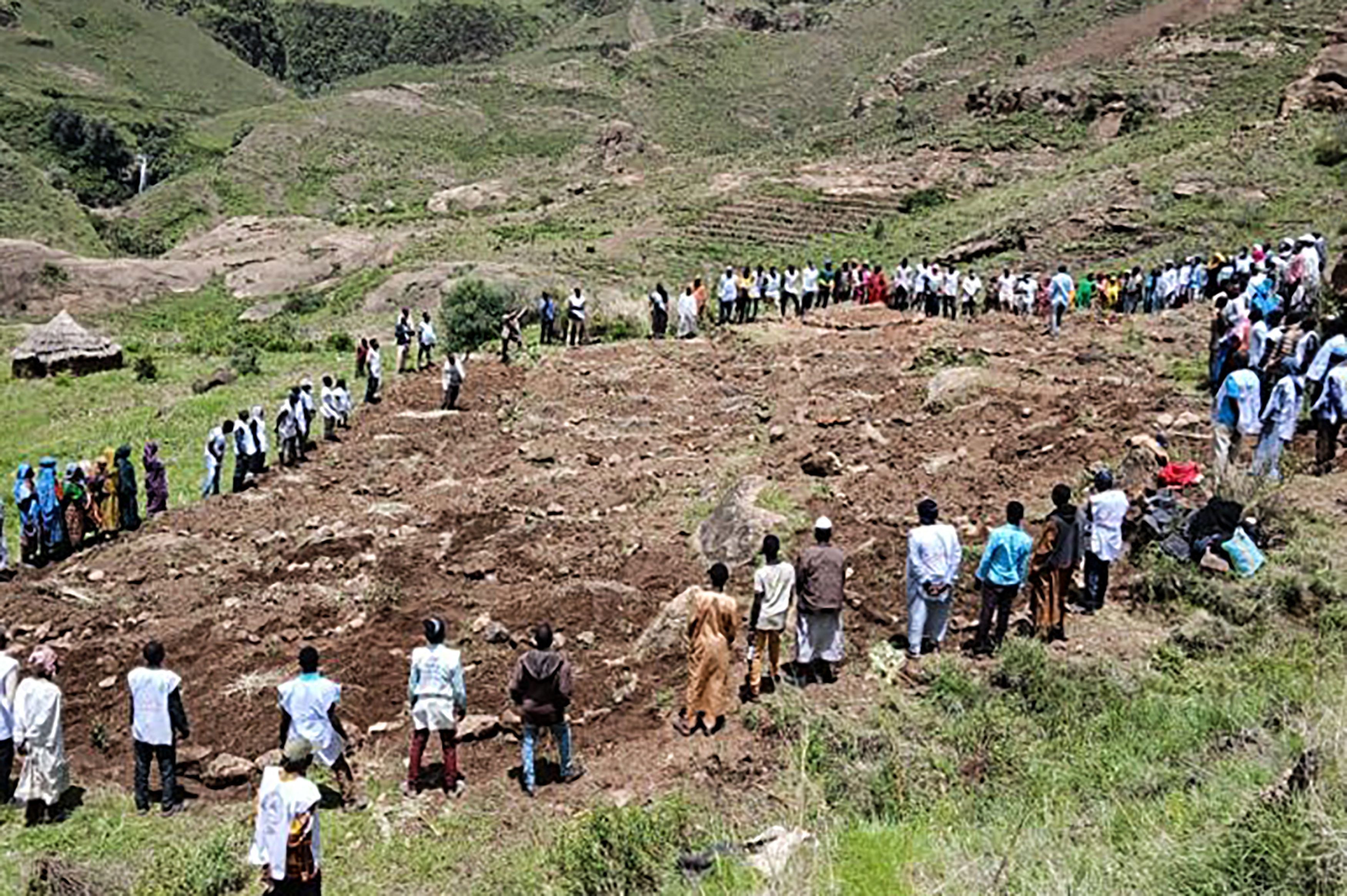 Sudan: Hilfsgüter müssen mit Eseln transportiert werden