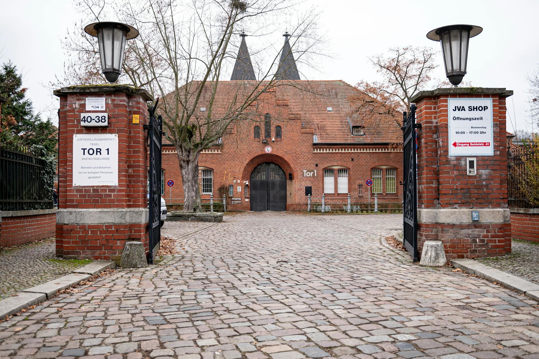 Bereits 1898 wurden die ersten Häftlinge im Gefängnis Tegel einquartiert.
