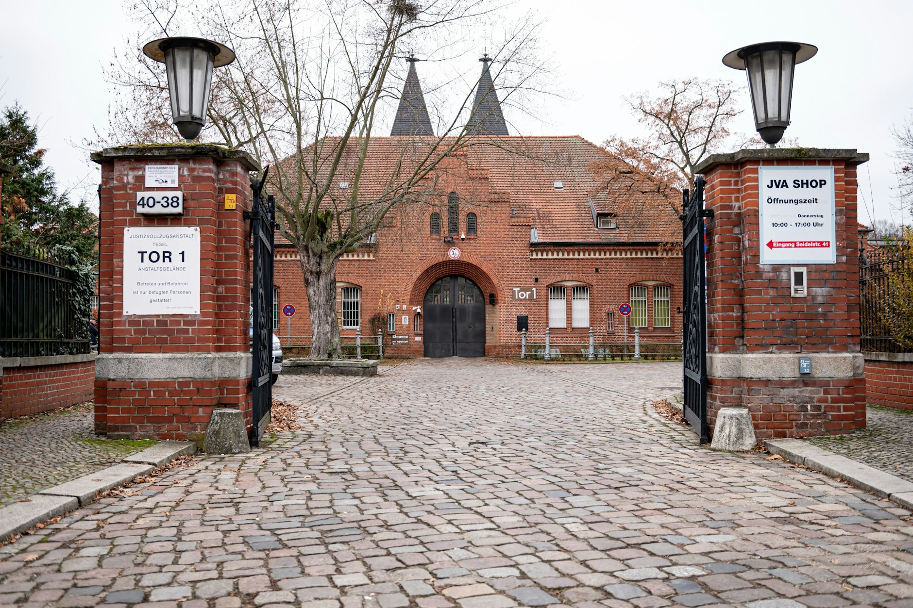 Bereits 1898 wurden die ersten Häftlinge im Gefängnis Tegel einquartiert.