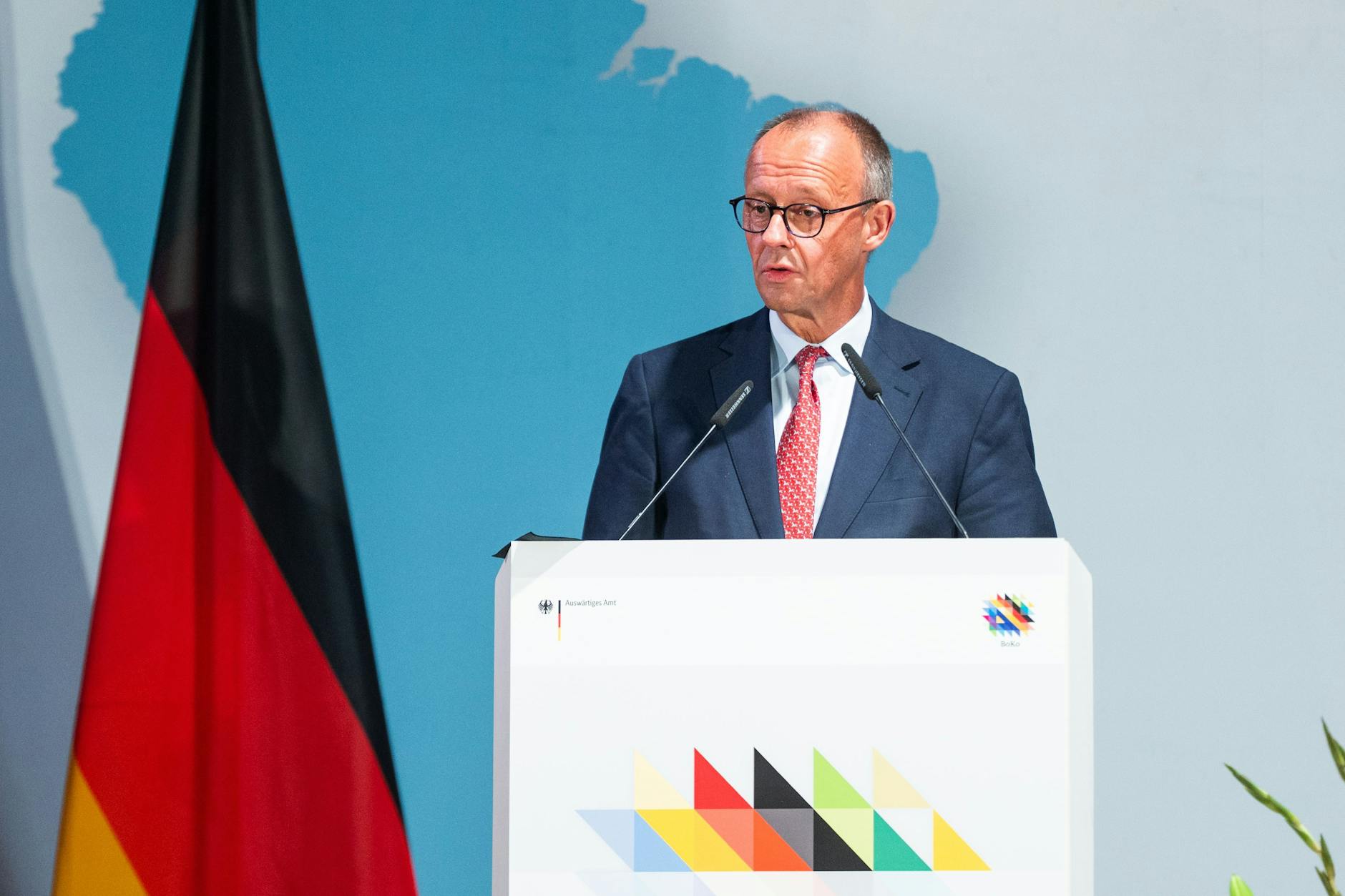 Bundeskanzler Friedrich Merz (CDU) bei der Eröffnung der Botschafterkonferenz im Auswärtigen Amt