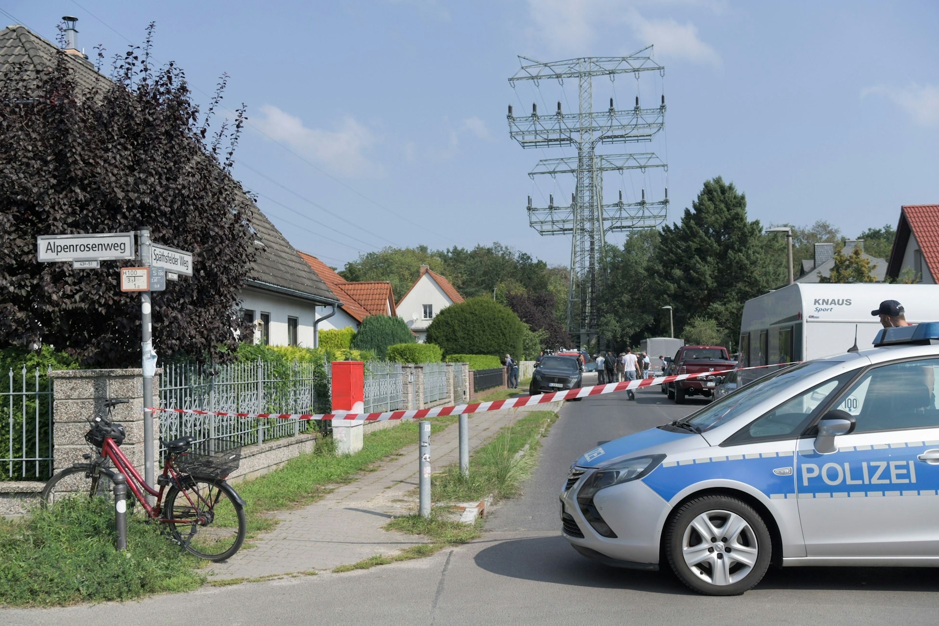 Der Brandanschlag richtete sich gegen diese Strommasten.