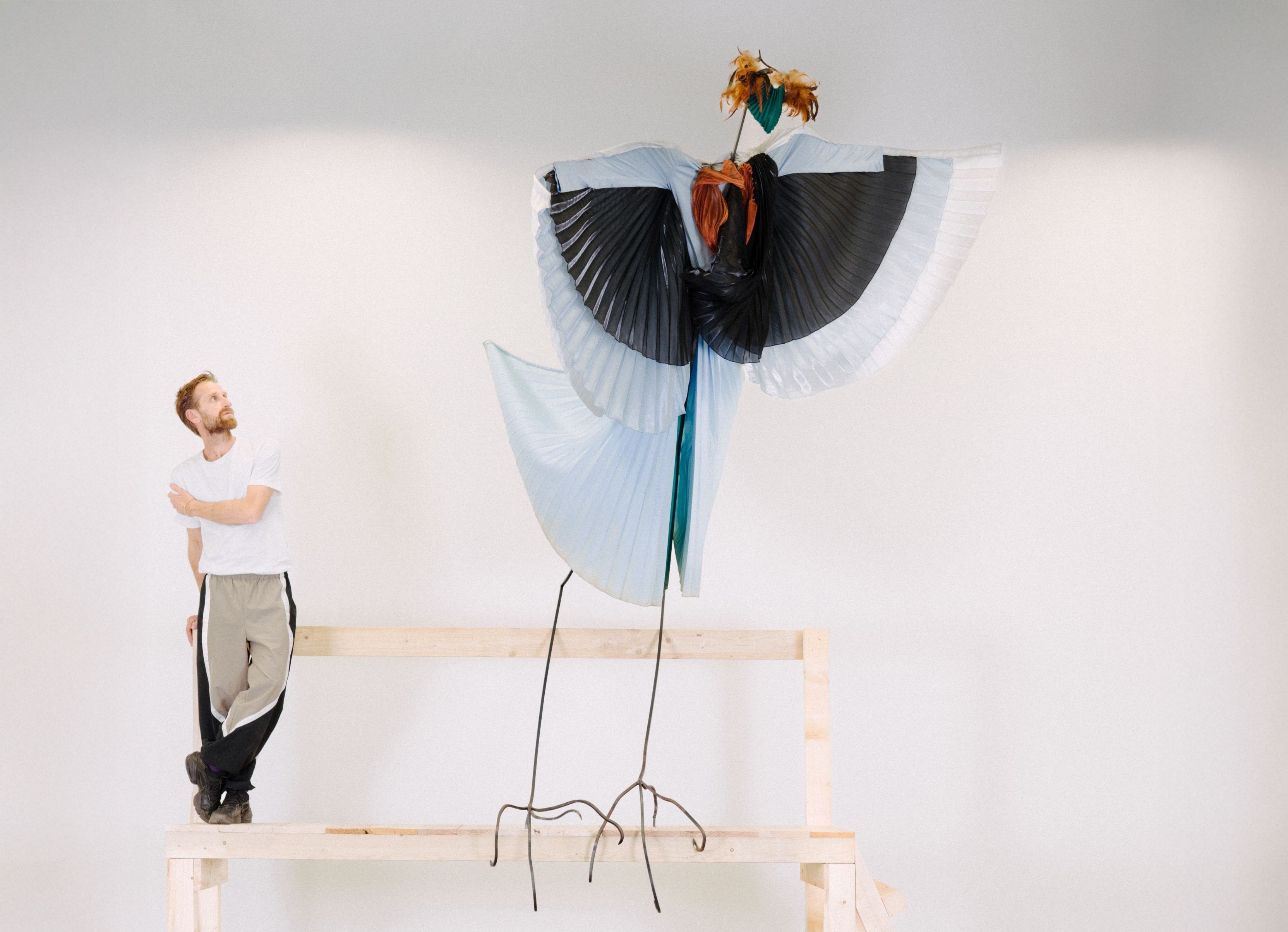 Berlin Art Week 2025: Petrit Halilaj aus dem Kosovo spricht mit Vögeln und Birnenblüten