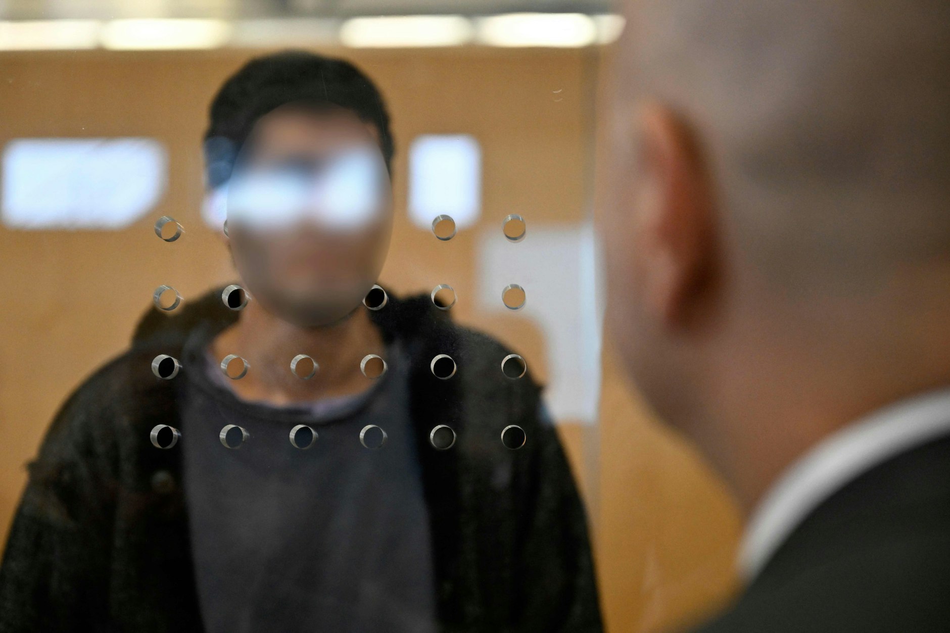 Der Messer-Killer von Solingen wurde jetzt zur Höchststrafe verurteilt. Er stach vor einem Jahr mit einem Tranchiermesser beim Stadtfest auf Besucher ein.
