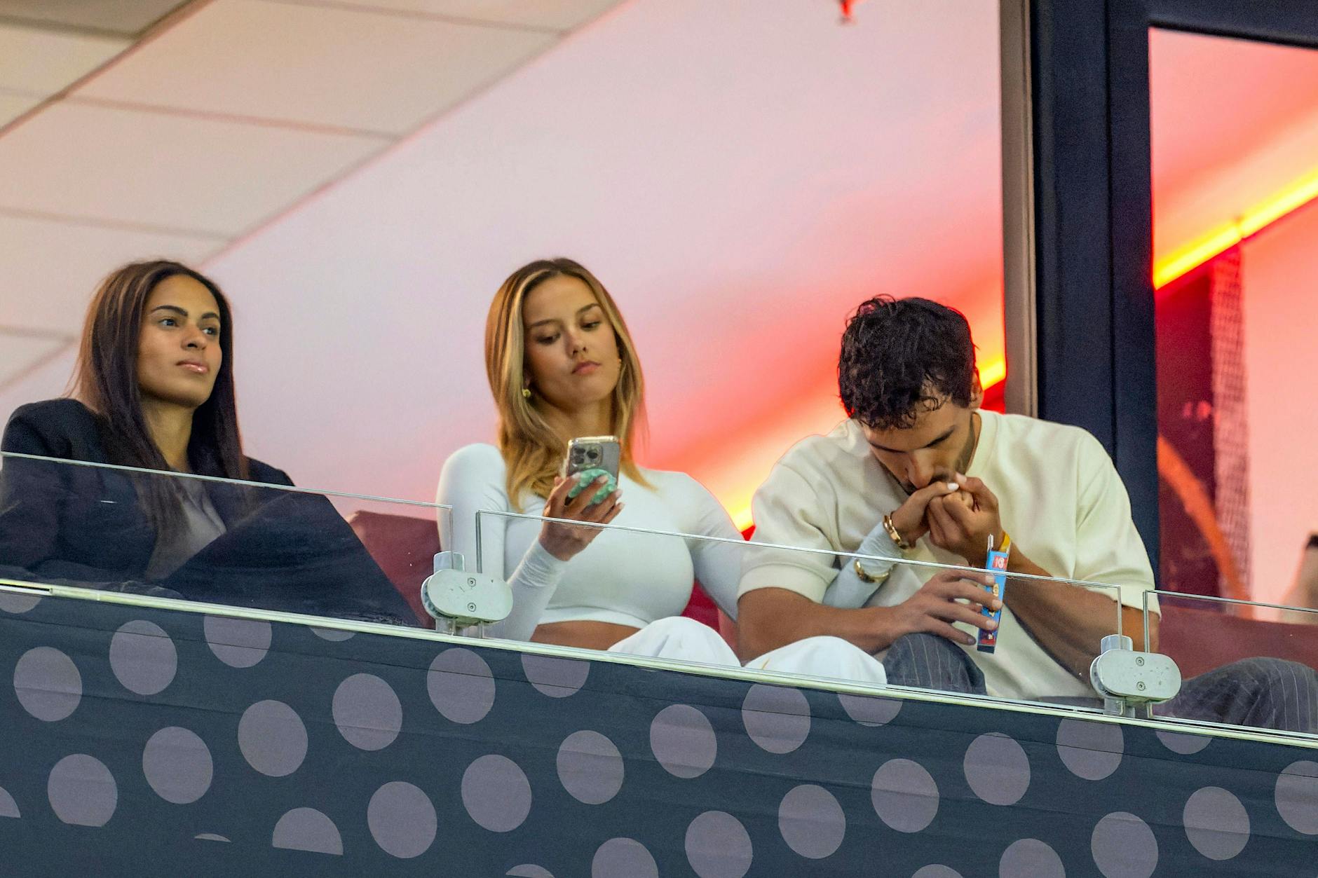 Stein des Anstoßes: Dieses Bild von Mats Hummels und seiner Freundin Nicola Cavanis macht gerade die Runde.