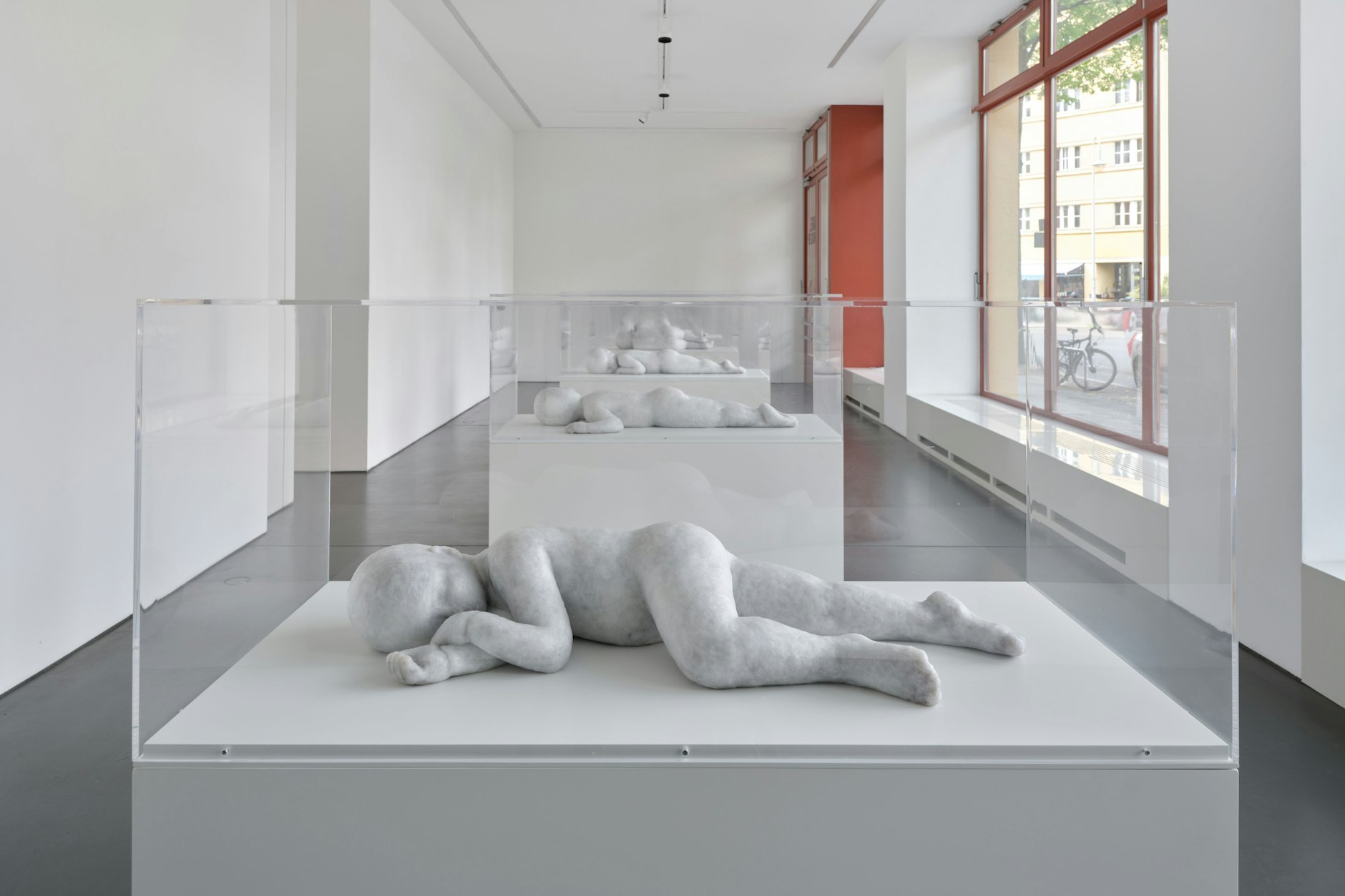 Kunstwerk von Andrea Fraser in der Galerie Nagel Draxler