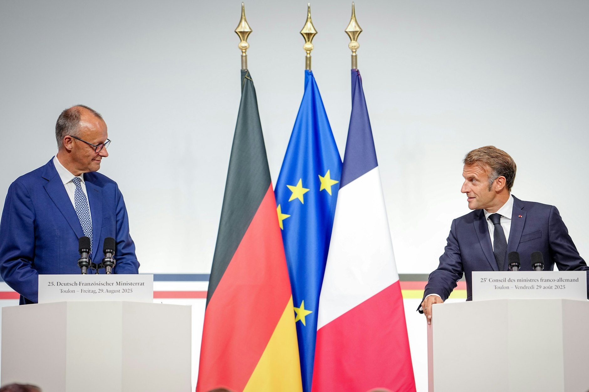 Müssen sich in Haushaltsfragen noch einigen: Bundeskanzler Friedrich Merz und Frankreichs Präsident Emmanuel Macron.