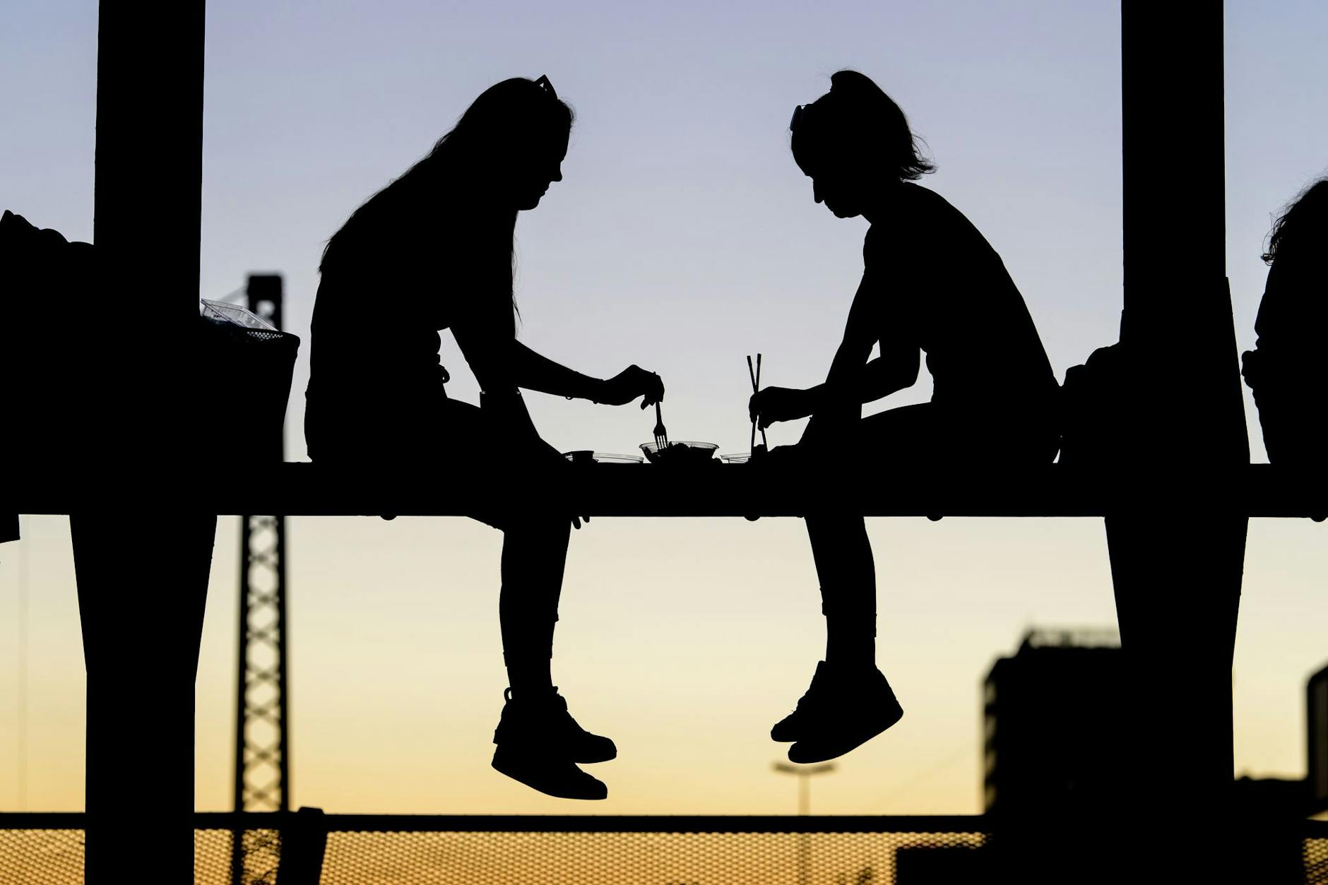 Wer Freunde hat, kann sich glücklich schätzen. Kann dieses Gefühl auch eine KI liefern?