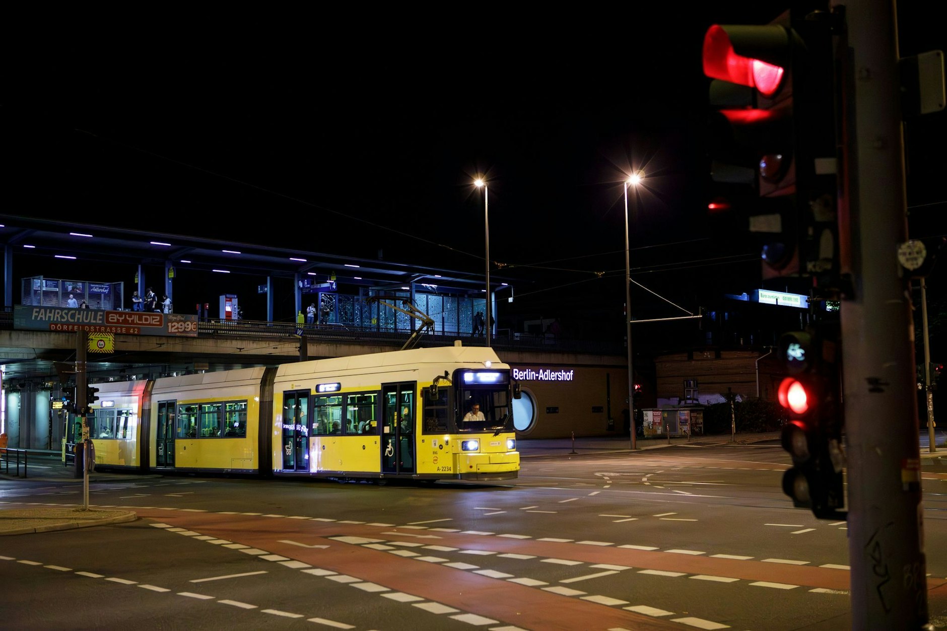 Am Abend fuhren dann auch wieder die Straßenbahnen durch Adlershof. Auch die Ampeln funktionierten.