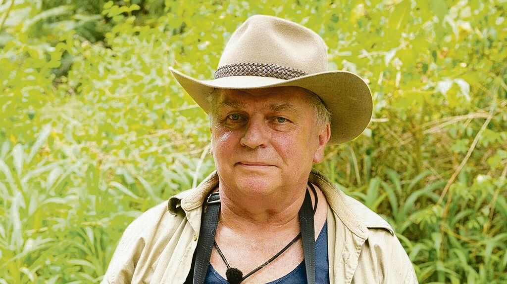 Er packt im Bademantel für den Umzug: Günther Krauses steiler Abstieg