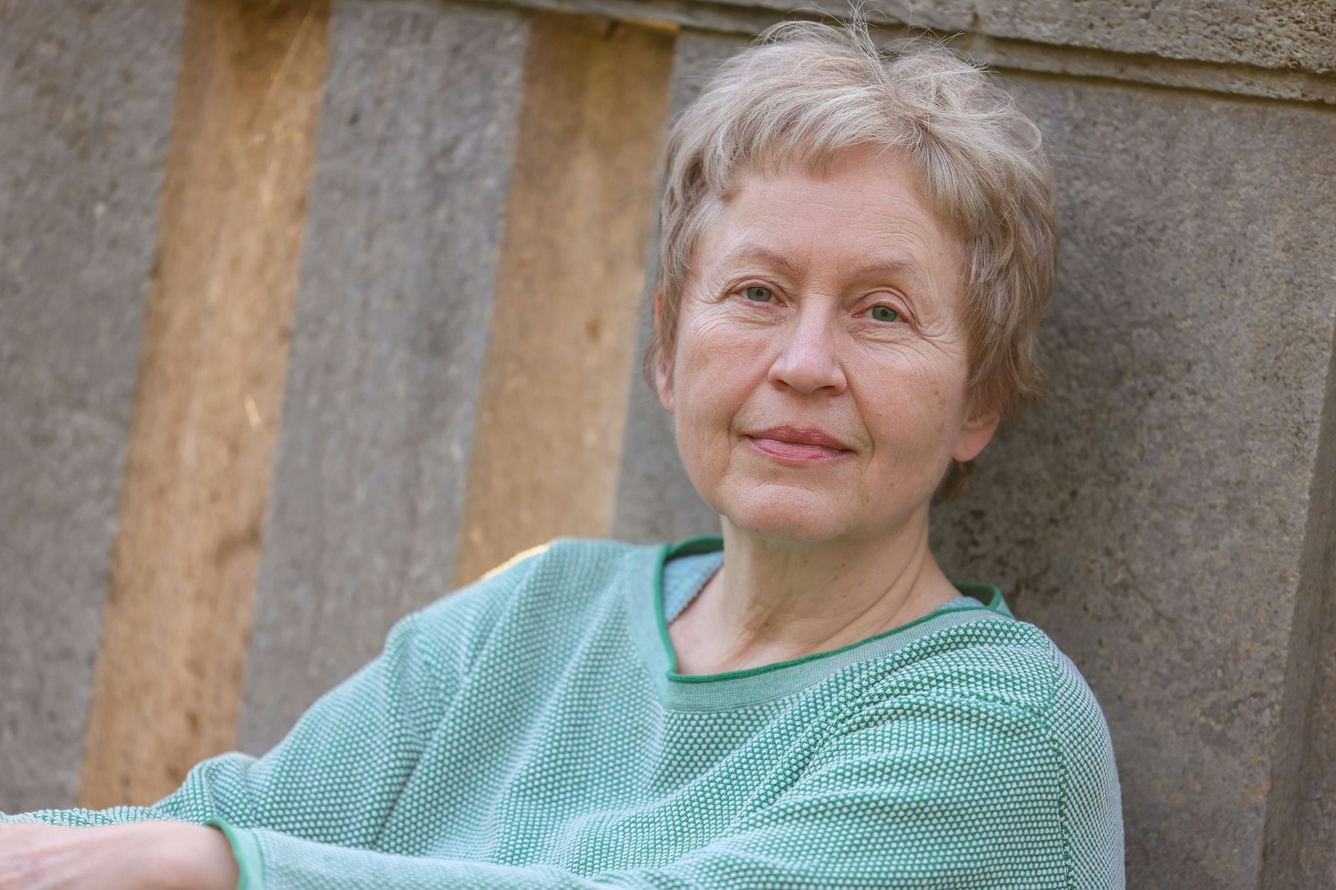 Schriftstellerin Ulrike Draesner vor der Lesung der Nominierten in der Kategorie Belletristik im Literarisches Colloquium Berlin e. V. in 2023.