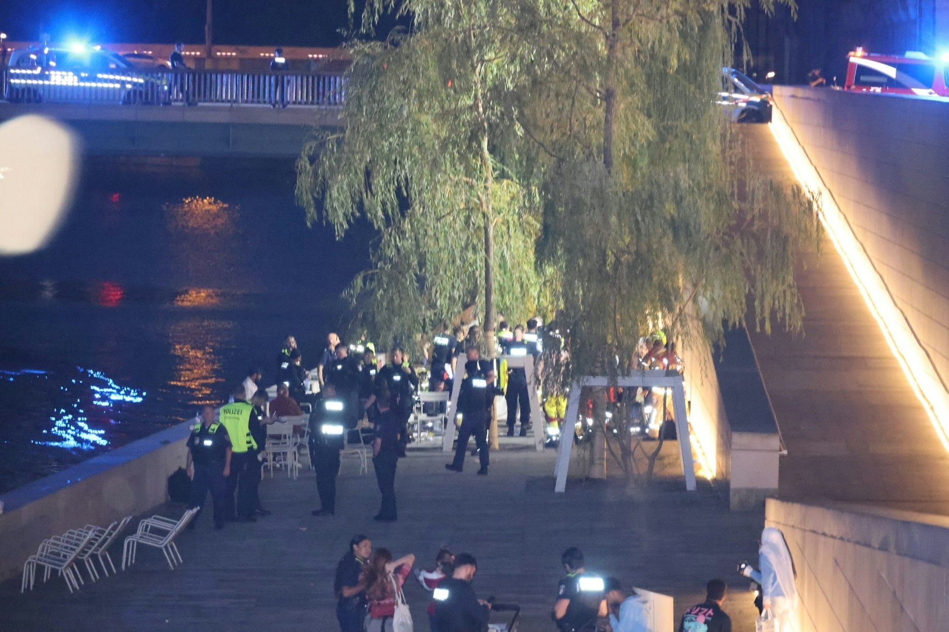 Einsatzkräfte am Tatort in Berlin-Mitte.