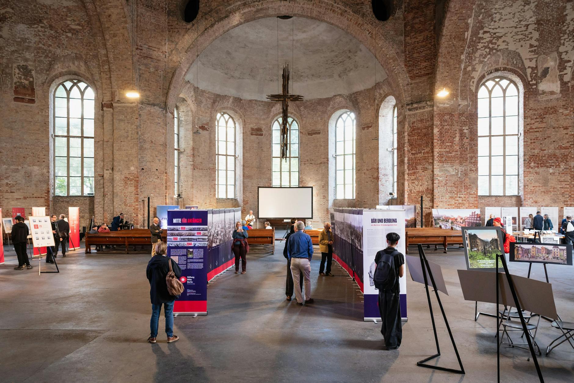 Ausstellung in der Parochialkirche: Beim Mitte-Fest 2025 zeigt die Stiftung Mitte Berlin historische Ansichten und Zukunftsvisionen der Stadtmitte.