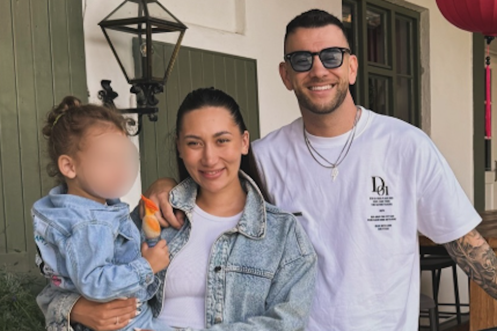 Serkan Yavuz mit seiner Frau Samira und den Töchtern aus glücklichen Zeiten.