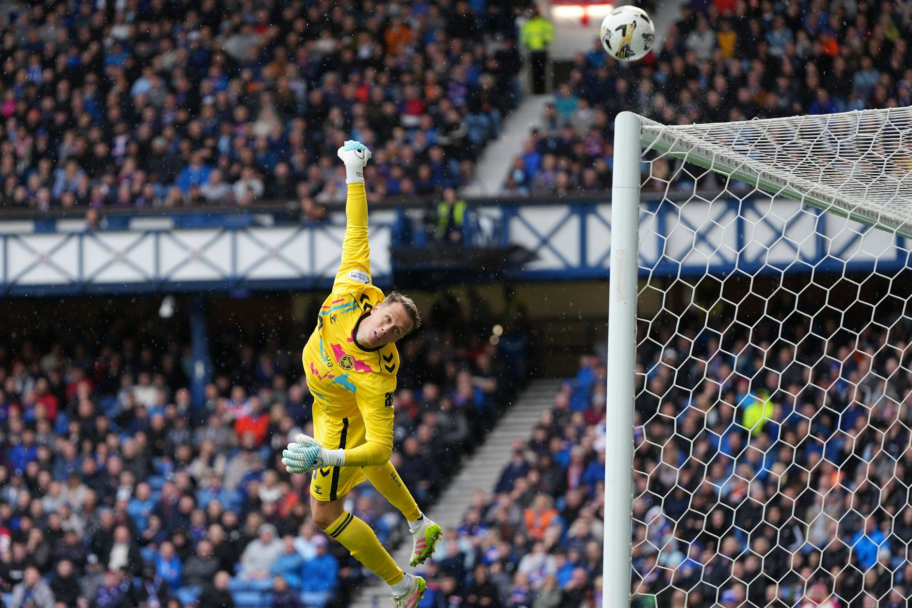 Alexander Schwolow beim Debüt für Heart of Midlothian