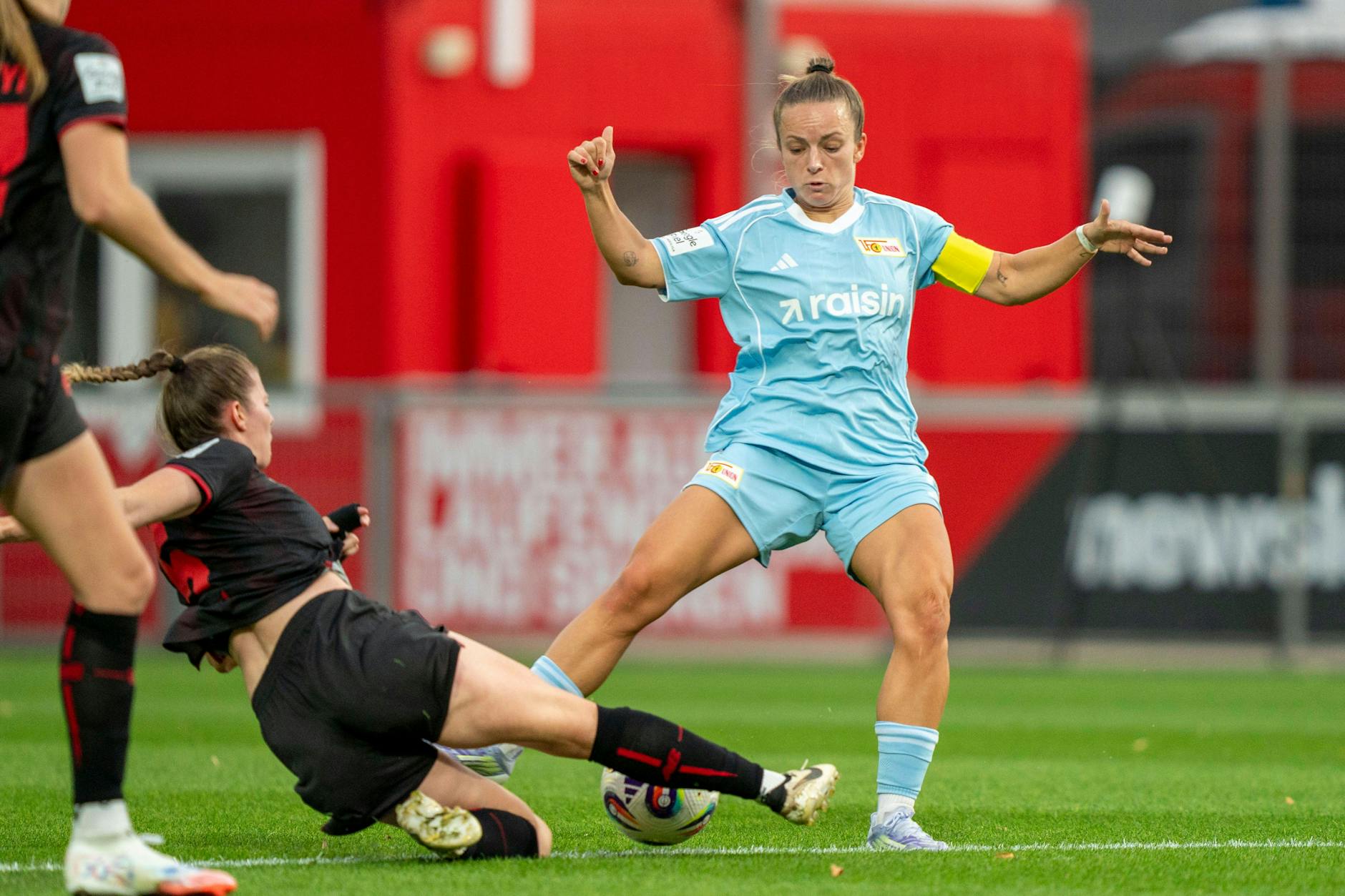 Lisa Heiseler, Kapitänin des 1. FC Union Berlin, scheut keinen Zweikampf.