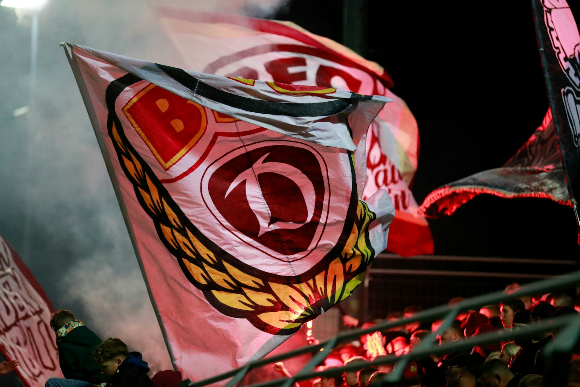 Beim Flutlichtspiel im Sportforum gegen Greifswald werden die Fans des BFC Dynamo wieder alles geben.