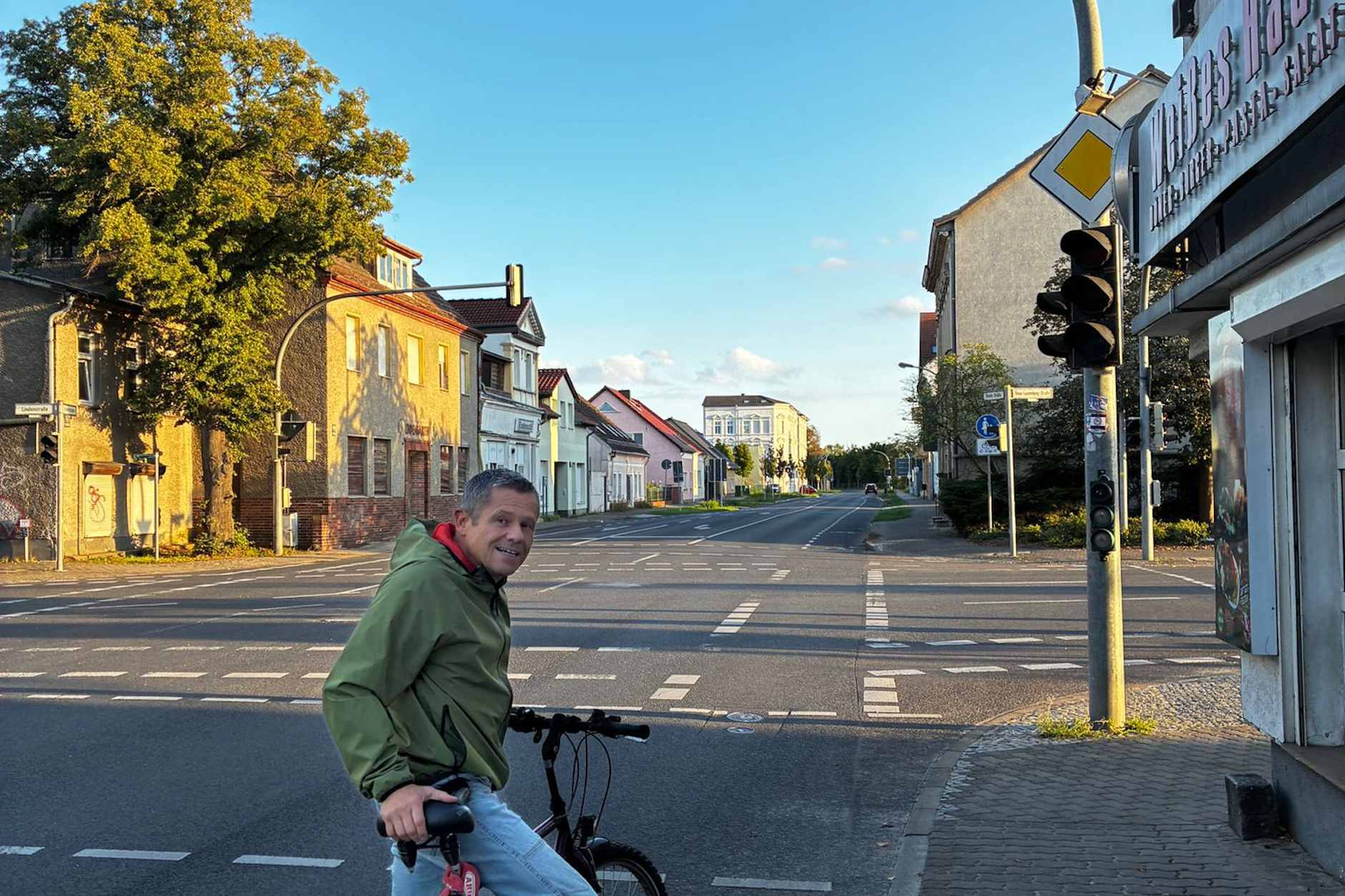 Um diese Ampel in Velten geht es: Sven Krein ist auf der Breiten Straße unterwegs. Hier kreuzen die Rosa-Luxemburg- und die Lindenstraße. Als das Foto aufgenommen wurde, war die Ampel aus.