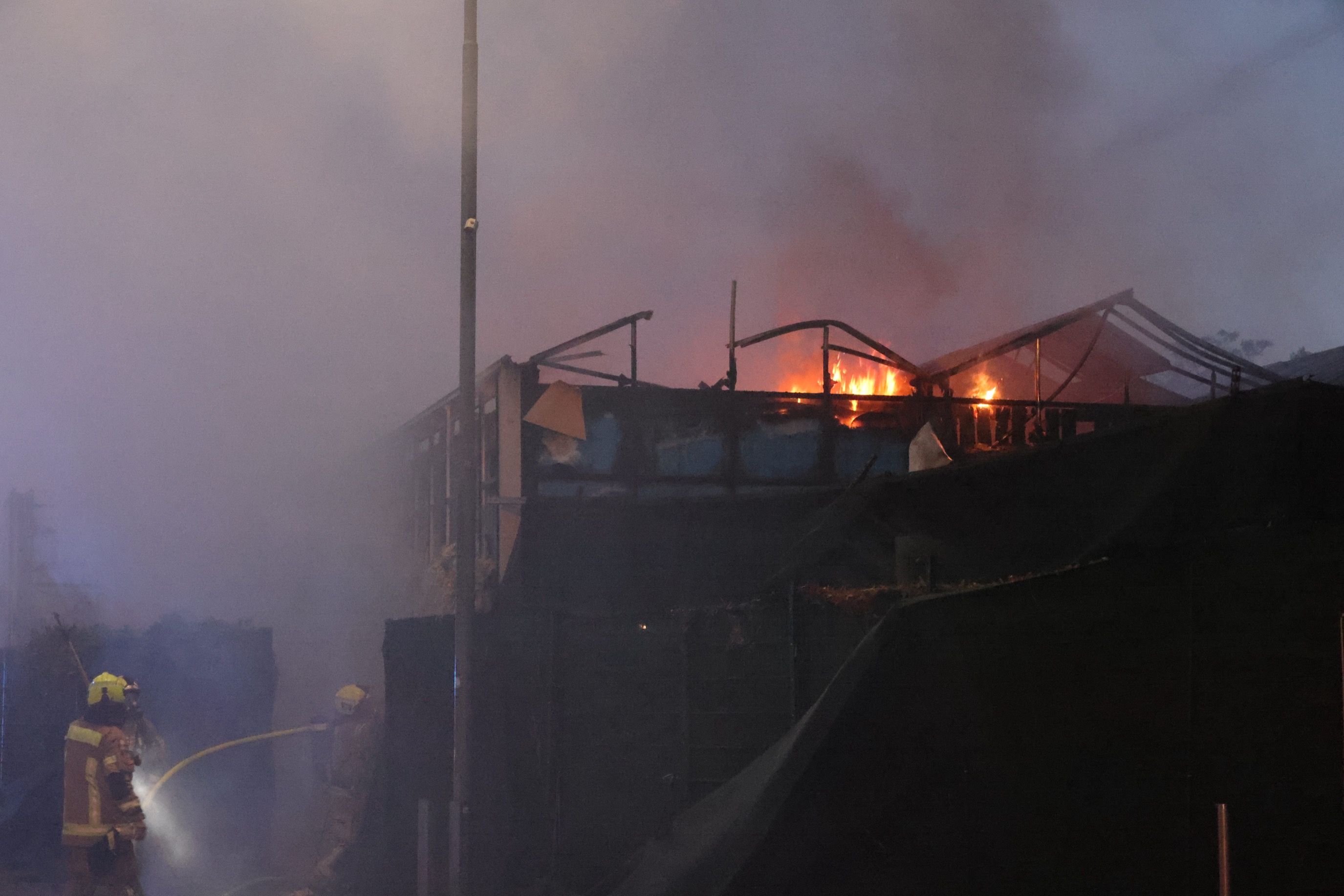 Brand in Gartencenter – Großaufgebot der Feuerwehr im Einsatz