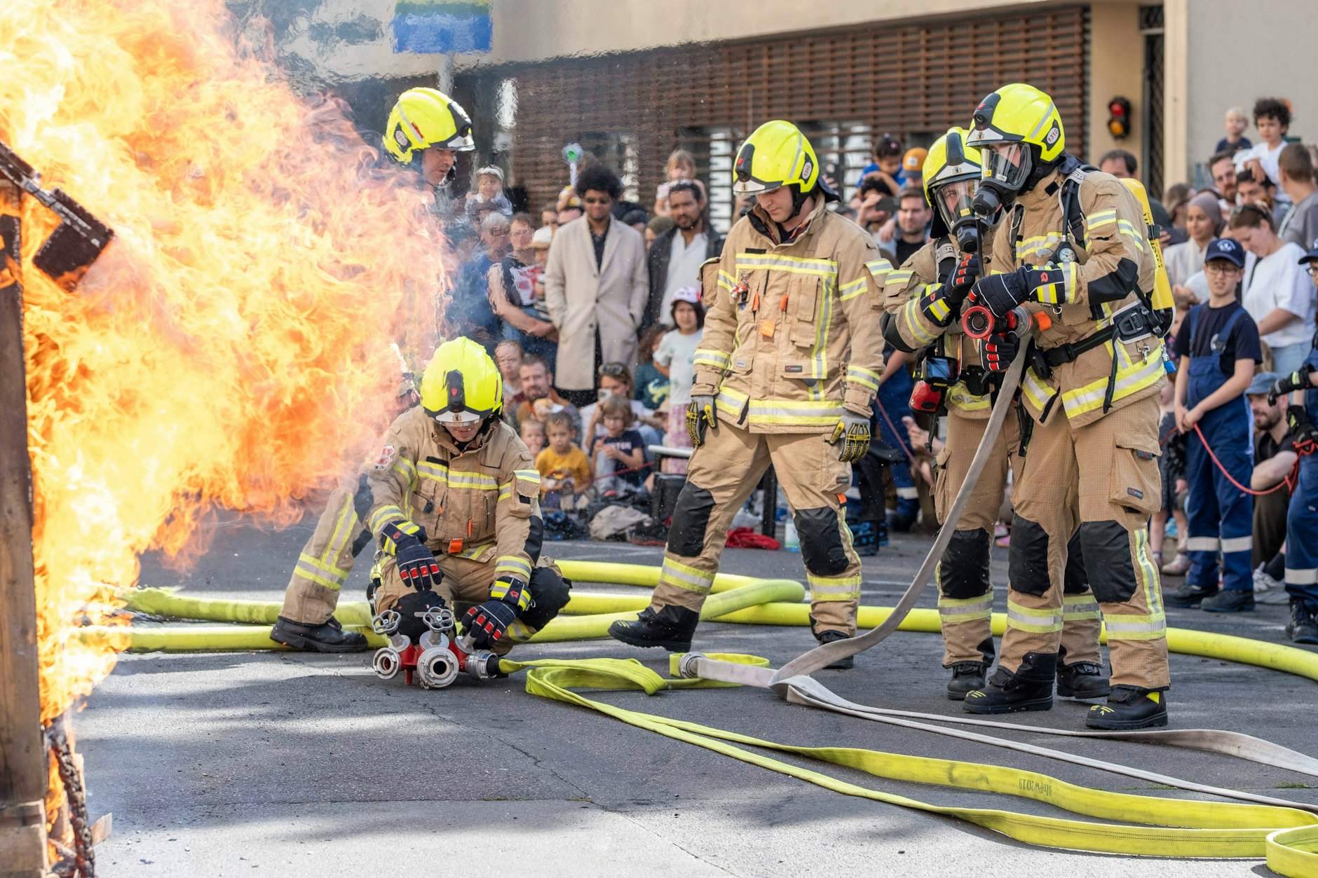 Berlins Feuerwehrleute sind die Retter in der Not - doch nun wird ausgerechnet die Jugendfeuerwehr von einem Skandal erschüttert (Symbolfoto).
