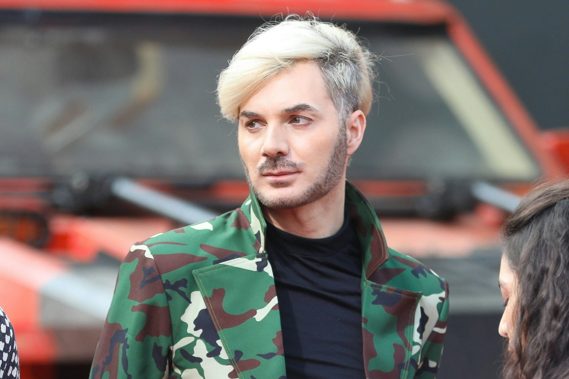 Sam Dylan spricht gegen „Sommerhaus der Stars“-Kandidatin Edda Pilz ein Machtwort.