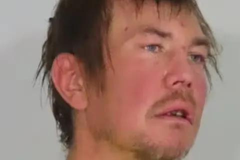 Dieses Foto des verstorbenen 38-jährigen Polen Waldemar Matusiak hat die Polizei veröffentlicht. Die Ermittler suchen Zeugen des Streits am Alex.