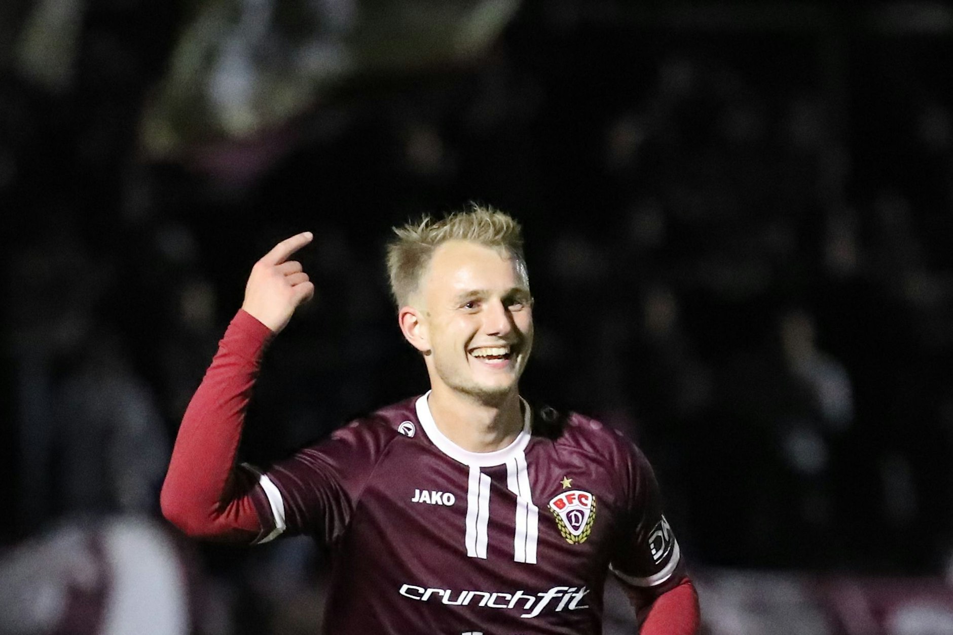 Da hat er allen Grund zur Freude: Willi Reincke bejubelt sein 1:0 für den BFC Dynamo gegen den Greifswalder FC. Das fällt - na klar - durch einen Weitschuss.
