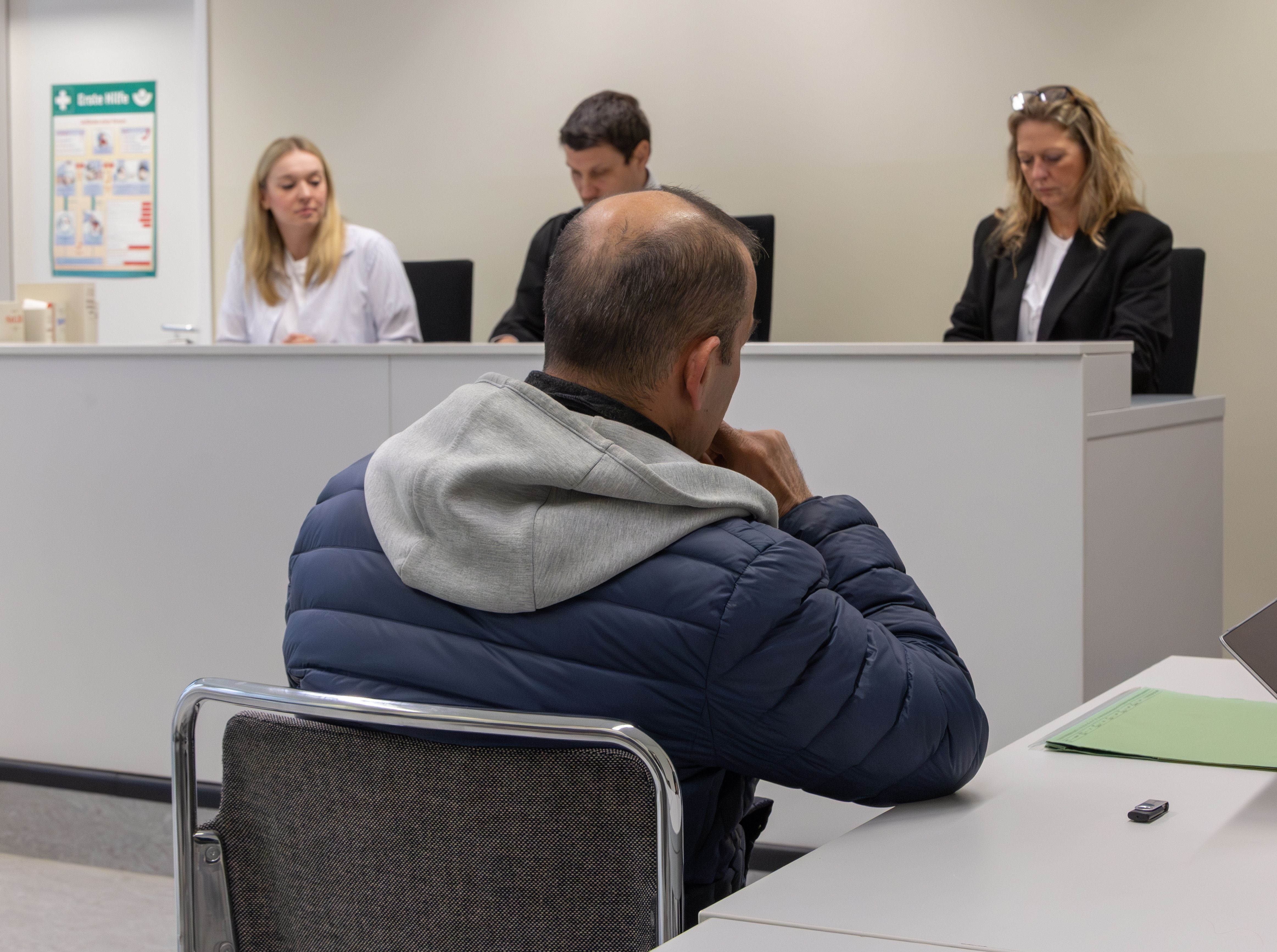 Transporter-Fahrer gegen Radfahrer - das geht heftig aus