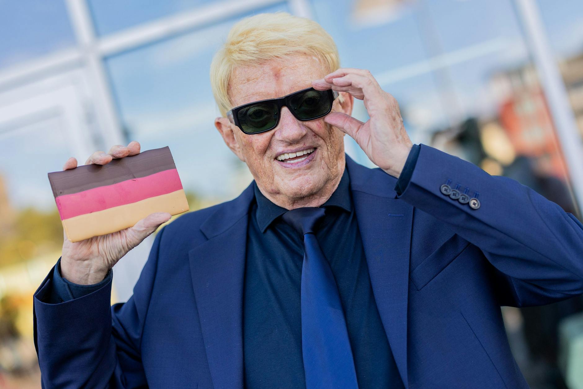 Heino ist stolz auf seine Deutschland-Schokolade. Doch die Tafel schmeckt nicht jedem.