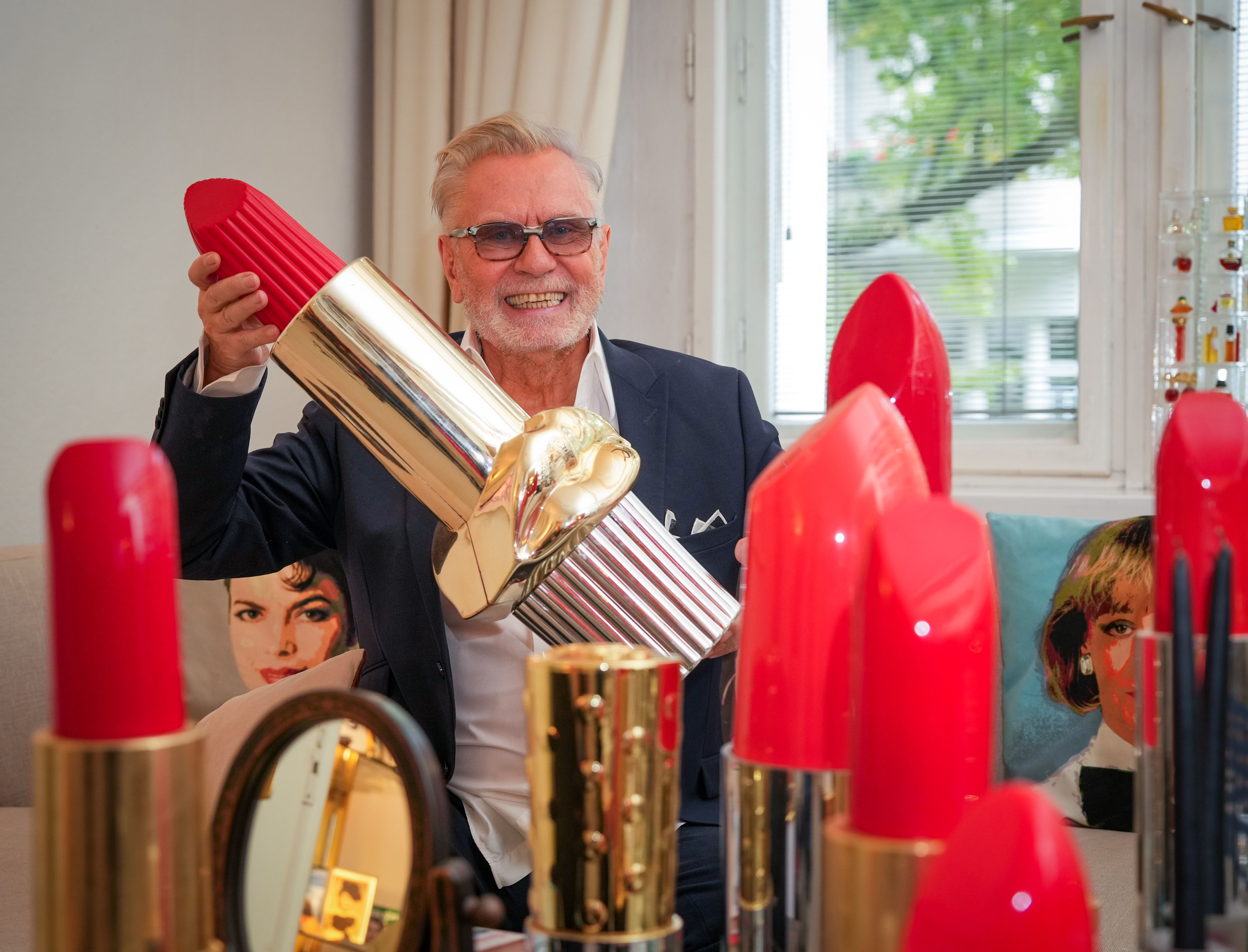 Image - Starvisagist René Koch: Jetzt malt er Bilder mit Lippenstiften