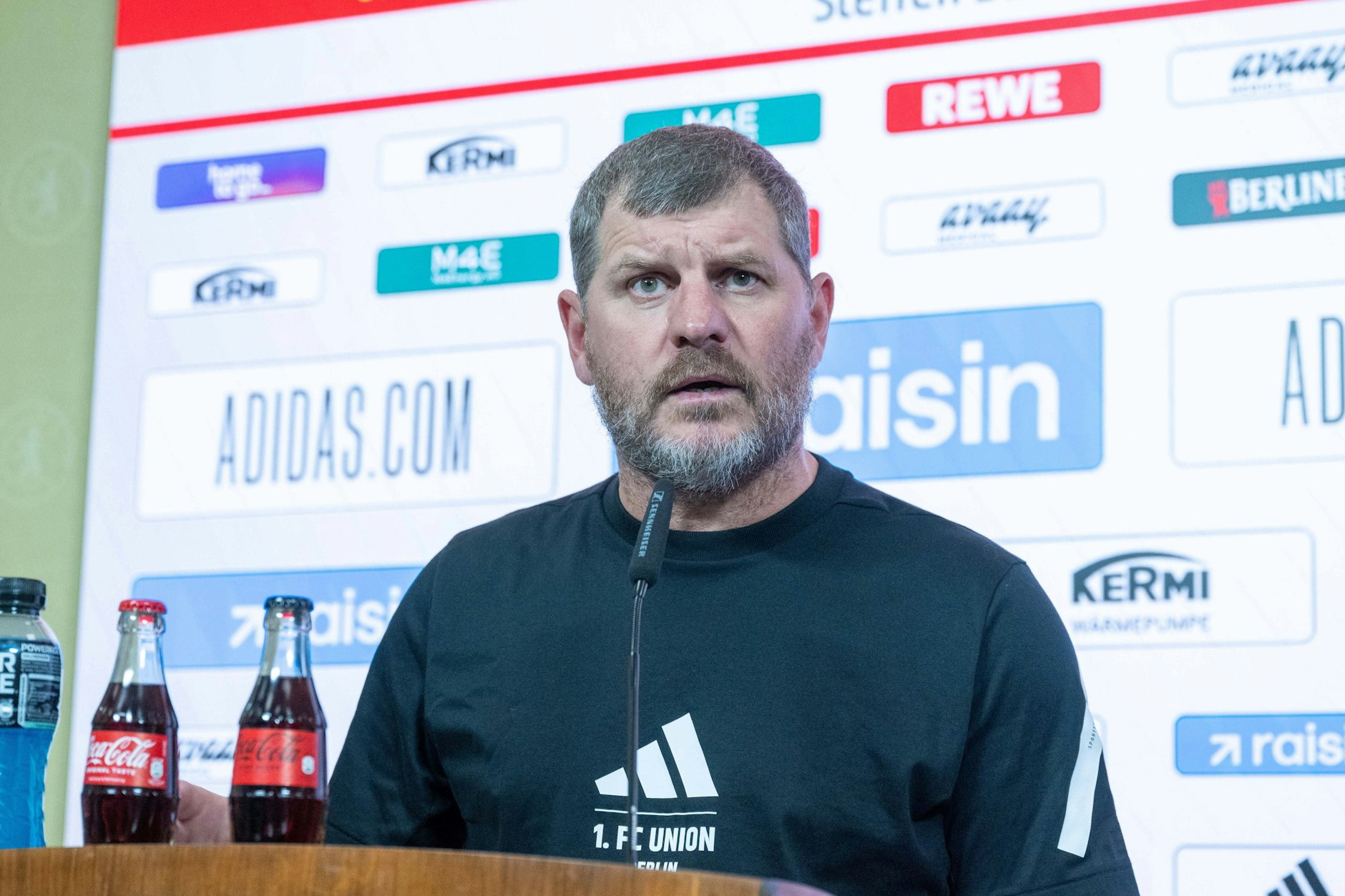 Union-Trainer Steffen Baumgart bei einer Pressekonferenz am Freitag.