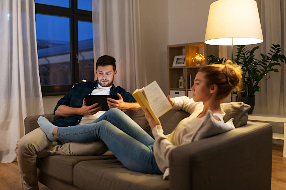 Es lohnt sich, in der gesamten Wohnung LED-Lampen einzusetzen. Die verbrauchen bis zu 90 Prozent weniger Strom.