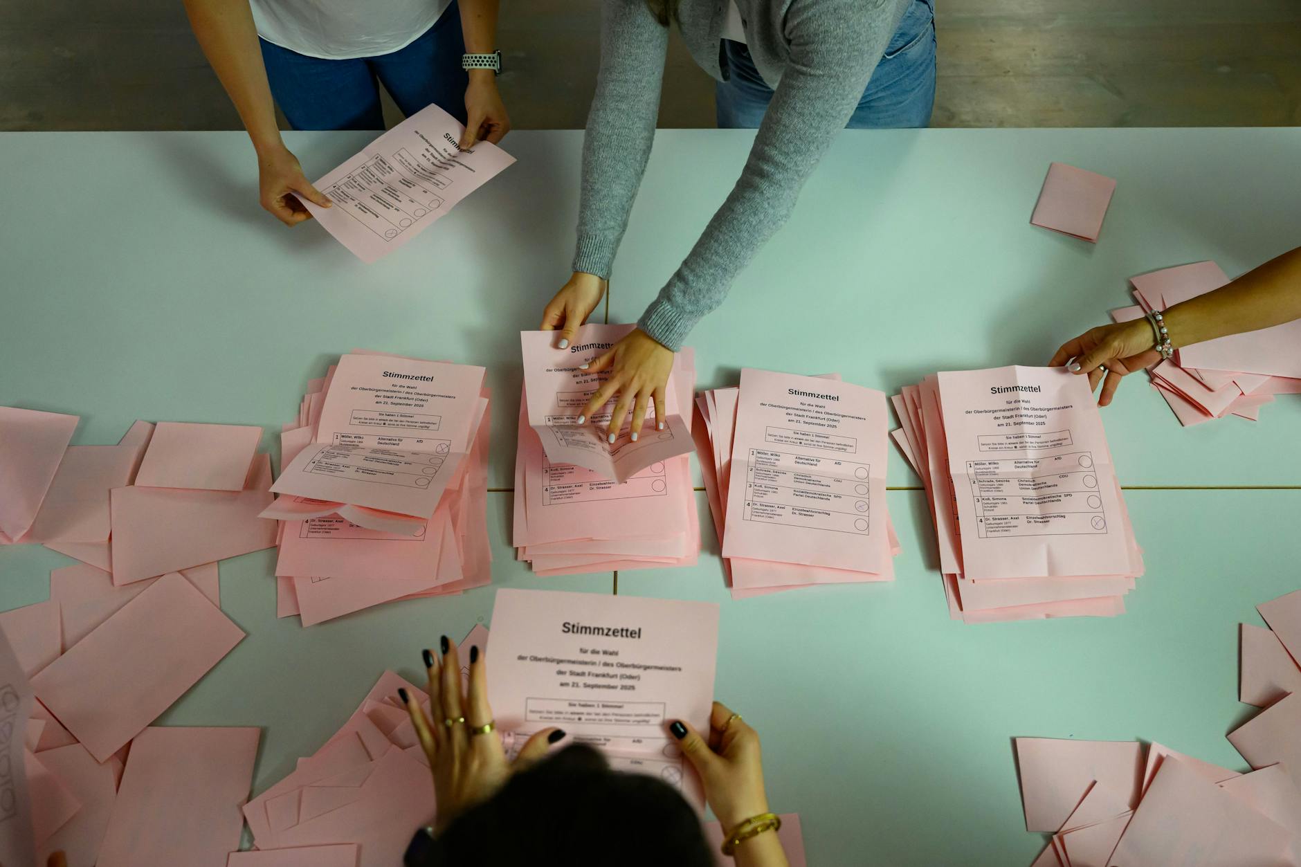 In Potsdam und Frankfurt an der Oder durften die Menschen am Sonntag ihre Stimme für das Amt des Oberbürgermeisters abgeben.