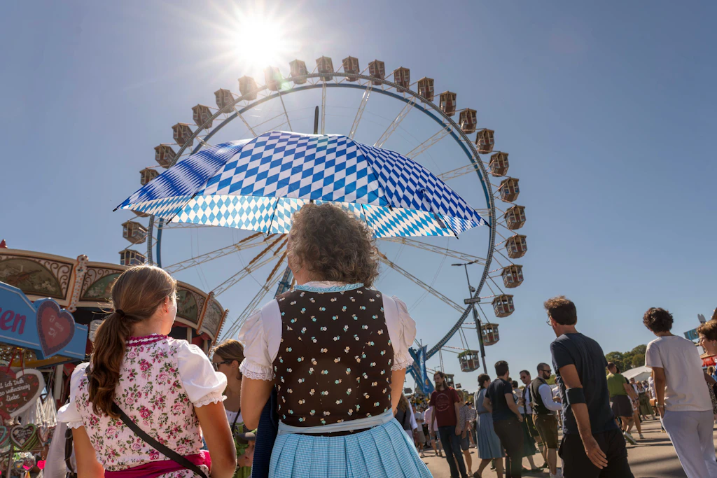 Rekord-Hitze auf der Wiesn! Hunderte Oktoberfest-Besucher kollabieren