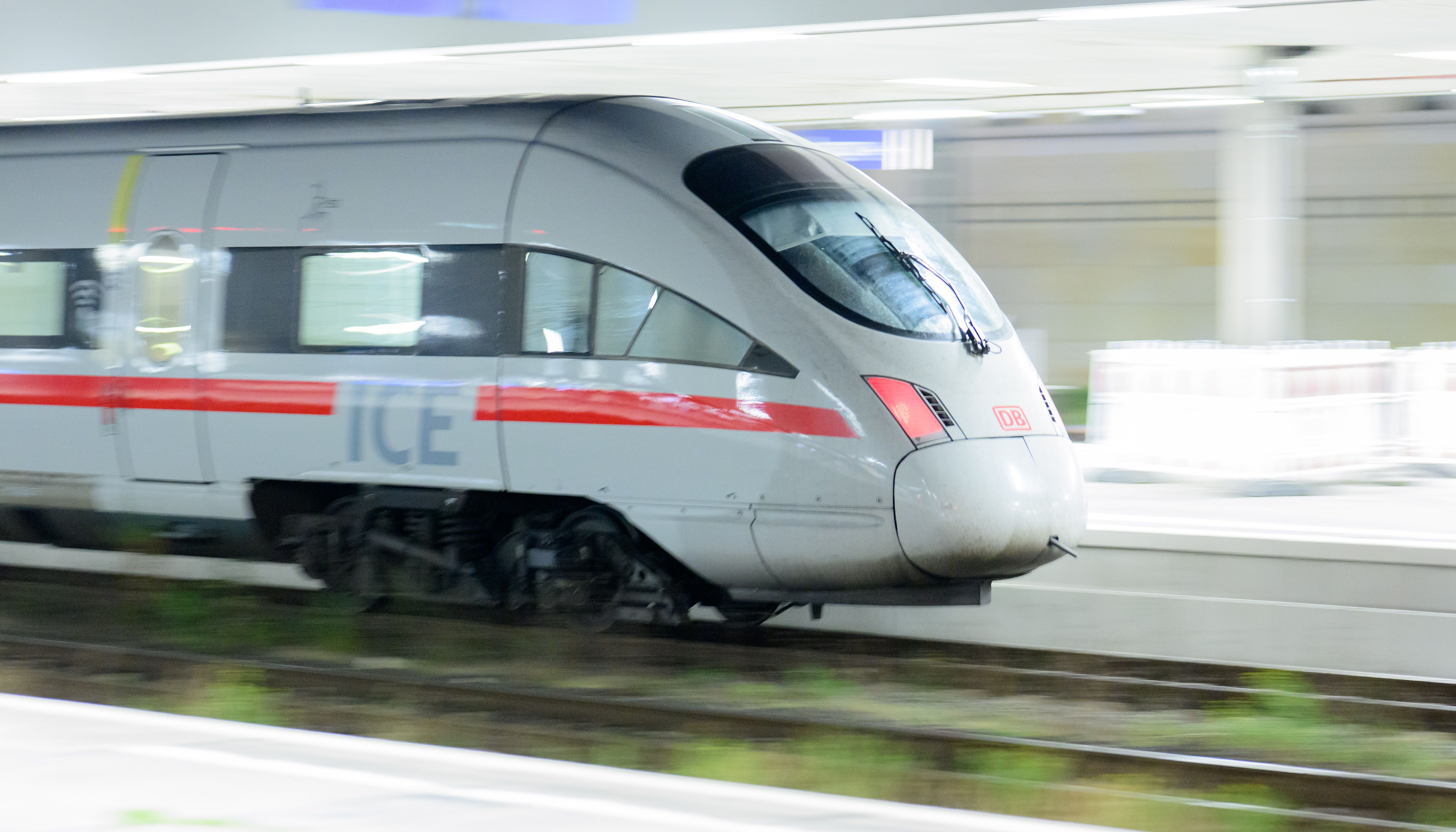 Bahn-Chaos am Morgen: Defekte Oberleitung legt ICE-Trasse lahm