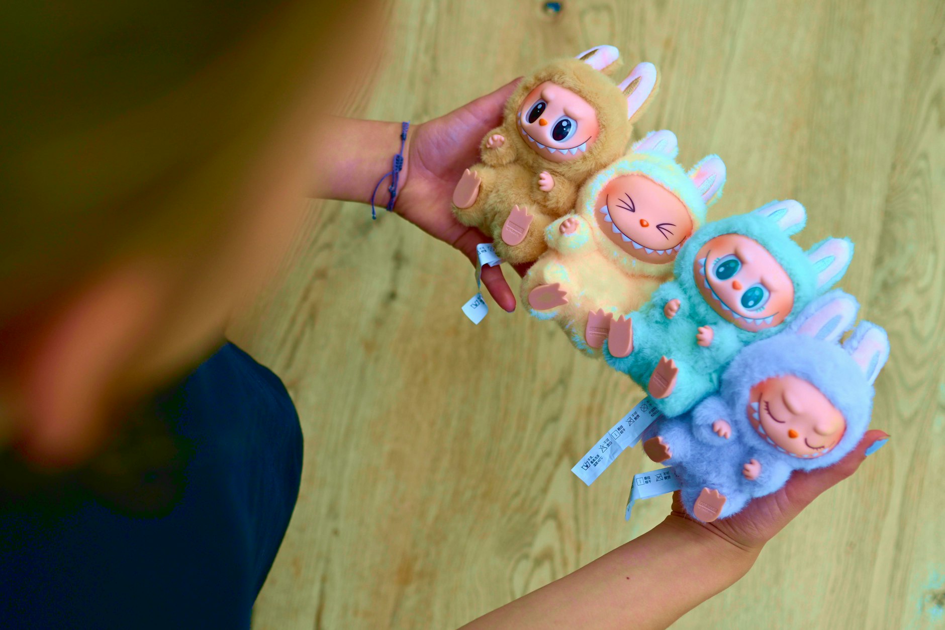 Der Hype um die Labubus hat bei manchen eine regelrechte Sammelwut entfacht. Doch beim Dating kann die Liebe zu den Plüschmonstern Nachteile haben.