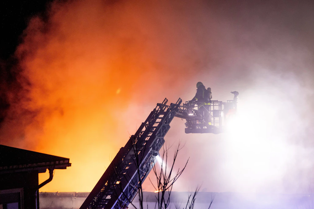 Tragödie in Pinneberg! Mädchen (9) stirbt in Feuer-Haus