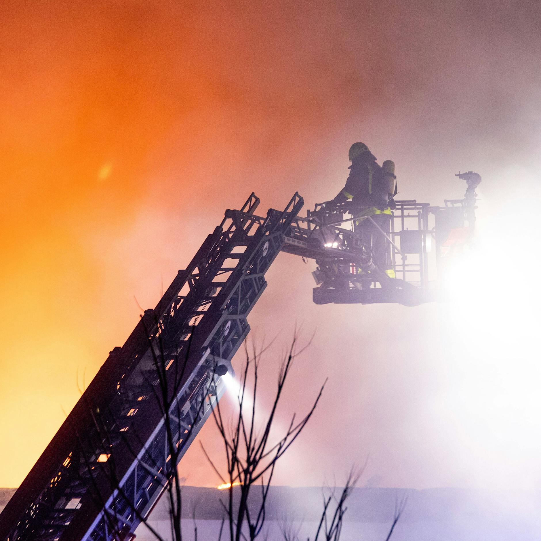 Tragödie in Pinneberg! Mädchen (9) stirbt in Feuer-Haus